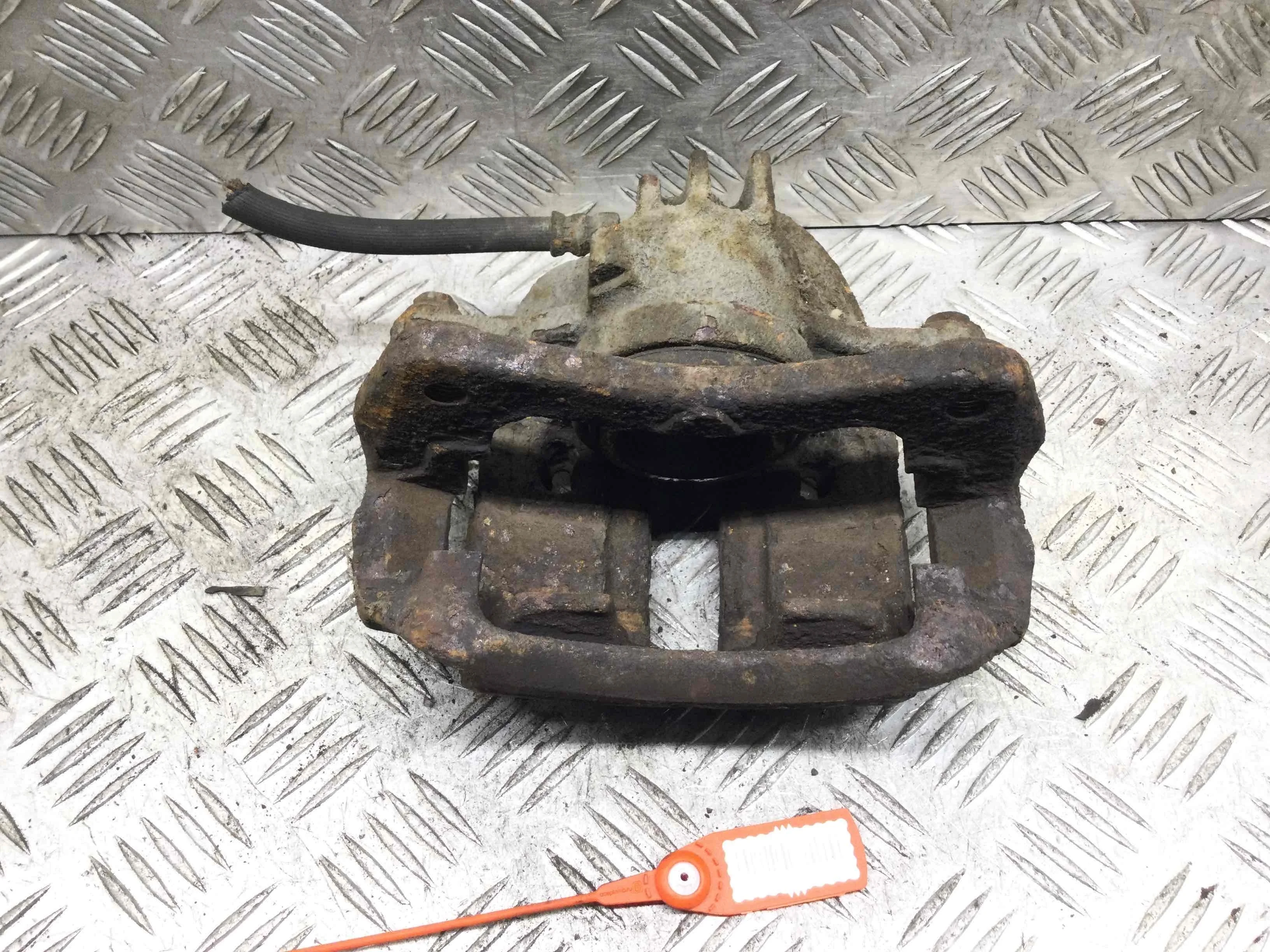 Суппорт передний левый Mitsubishi Space Star 1 поколение (1998-2002) бензин 1.8 i Механика Минивэн