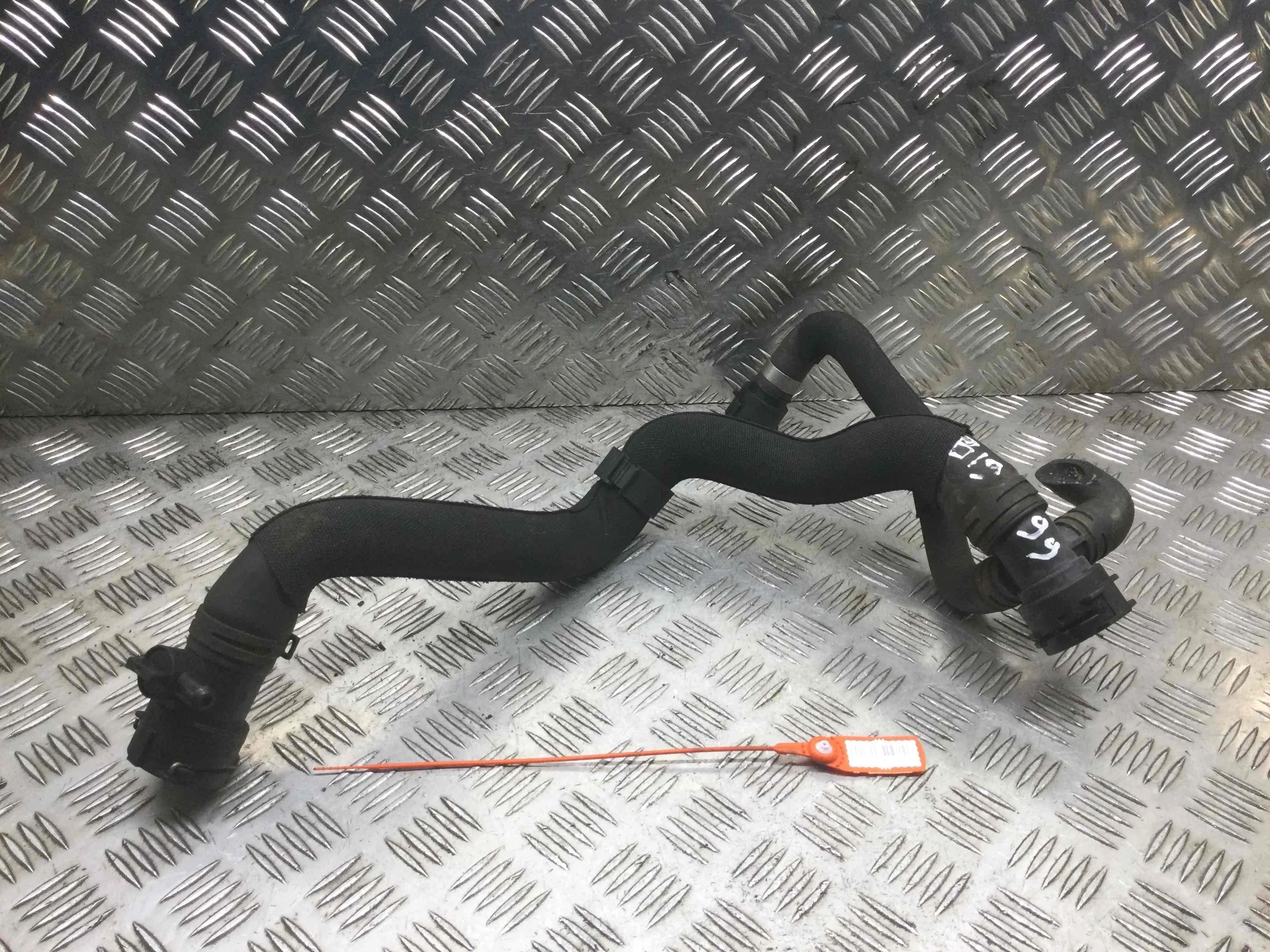 Фланец (тройник) системы охлаждения Audi A4 B8/8K (2007-2011) дизель 2.0 TDI Механика Седан