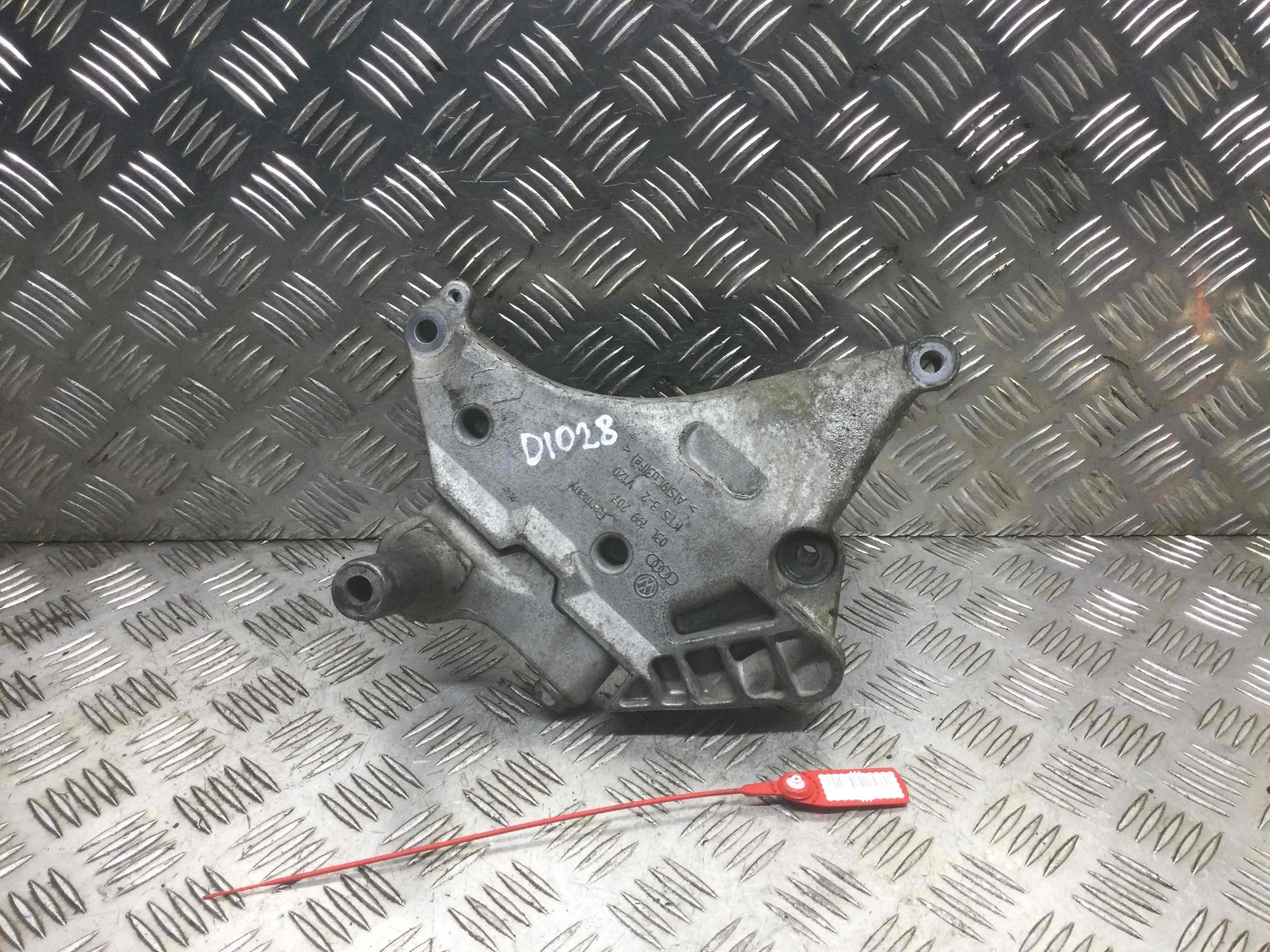 Кронштейн двигателя Volkswagen Golf 6 поколение (2008-2015) дизель 2.0 TDI DSG Х/б