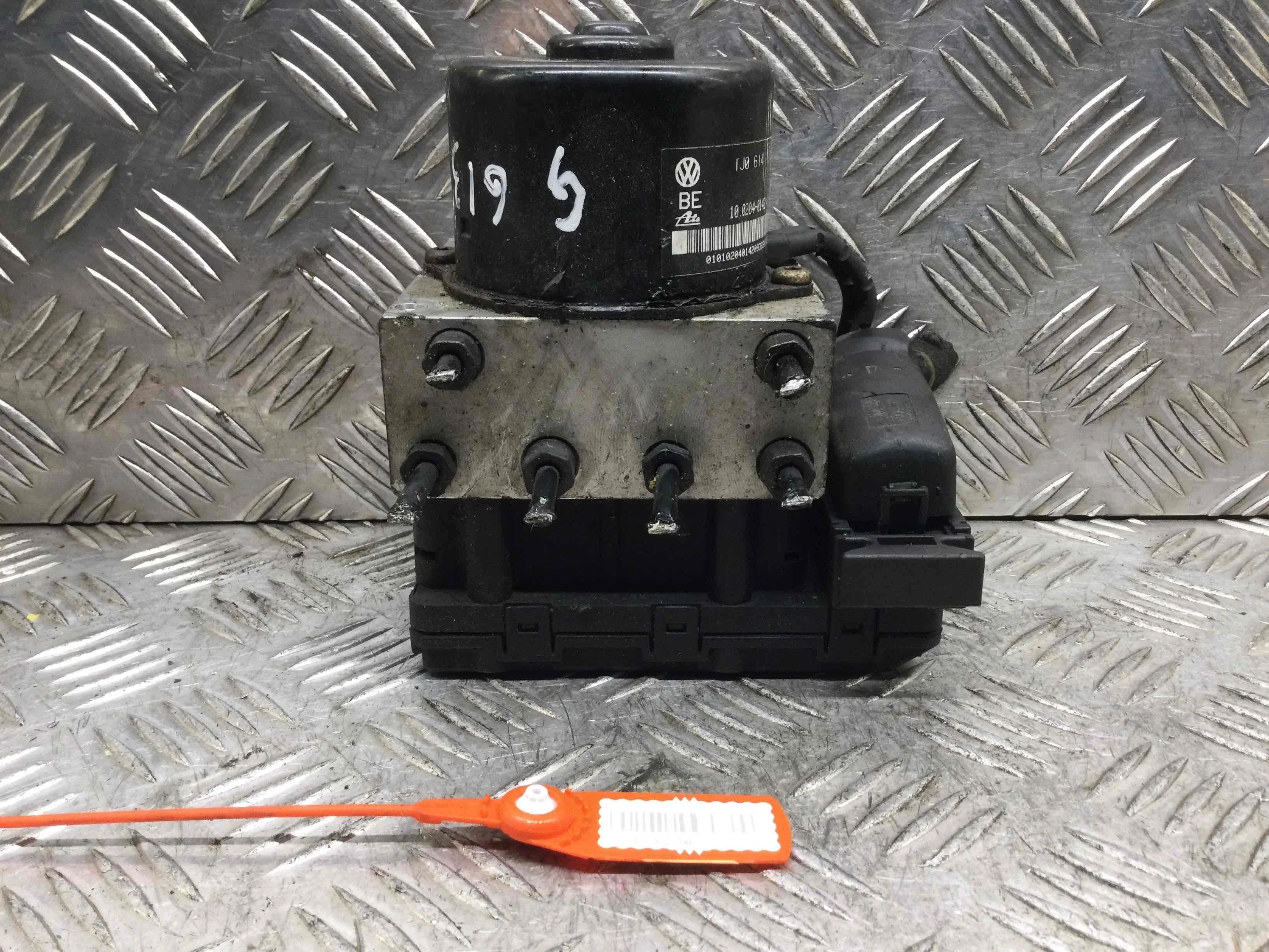 Блок ABS Volkswagen Golf 4 поколение (1997-2004) бензин 1.6 i Механика Х/б