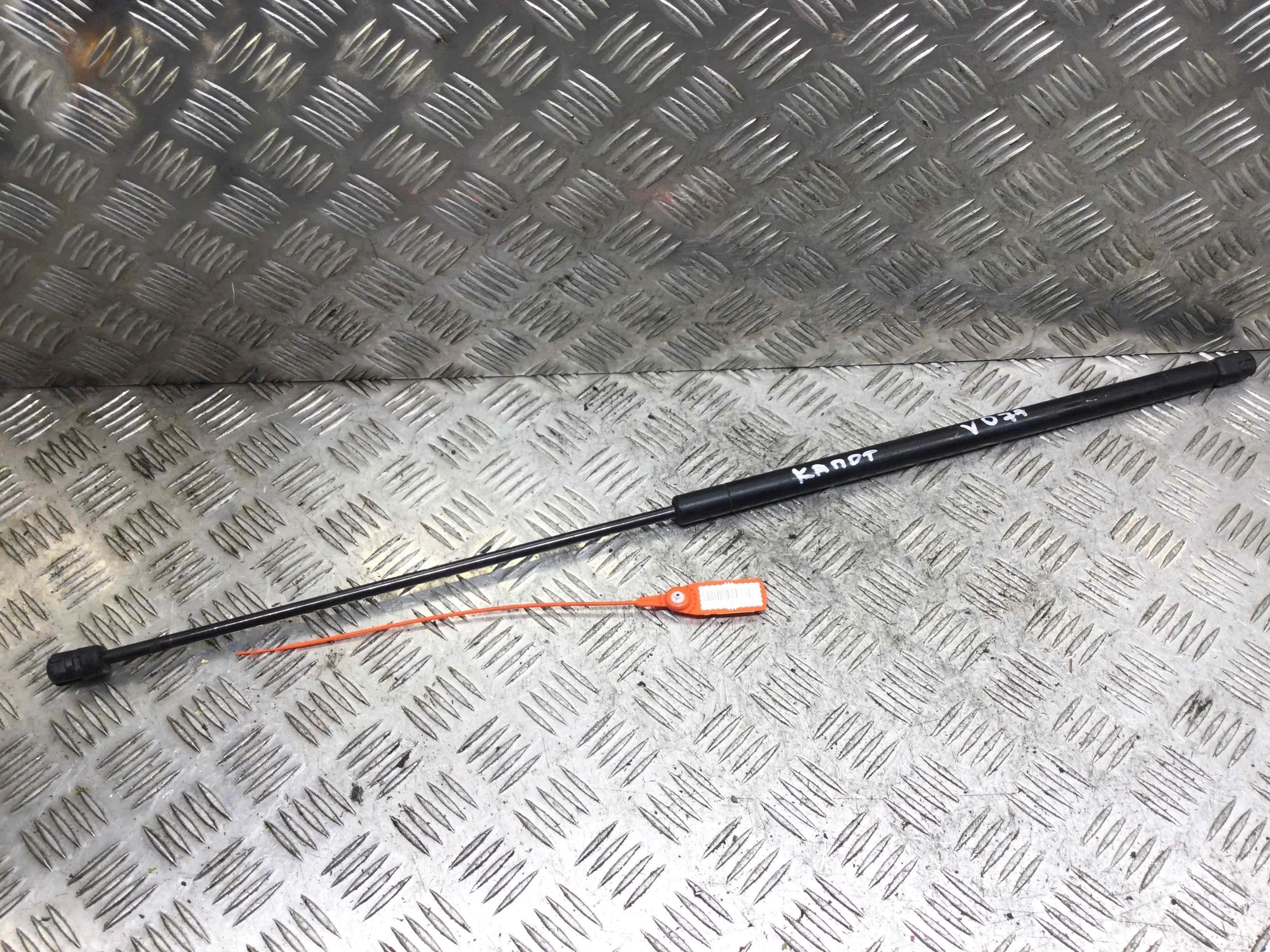 Амортизатор капота Audi A6 C5/4B (1997-2004) дизель 2.5 TDI Автомат Универсал