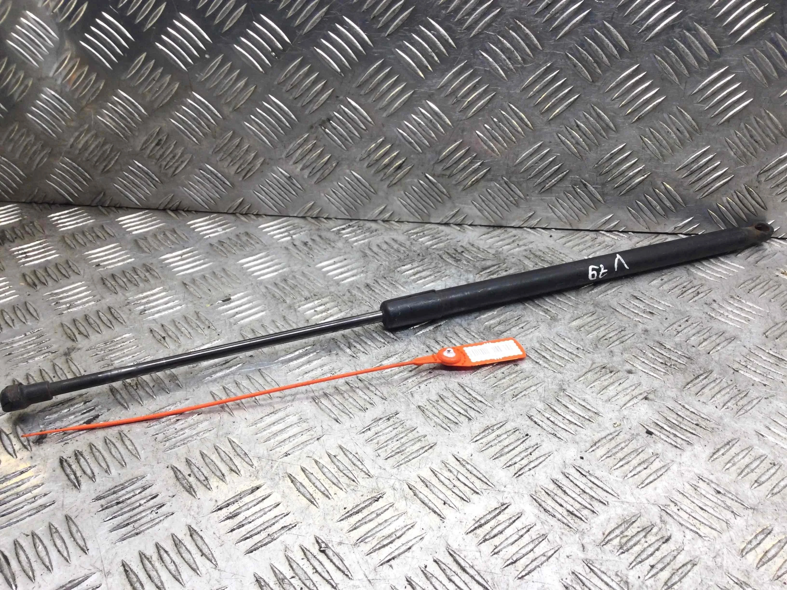 Амортизатор крышки багажника (3-5 двери) BMW 3-Series 3-Series E46 1998 - 2006 дизель 2.0 TDI Механика Универсал