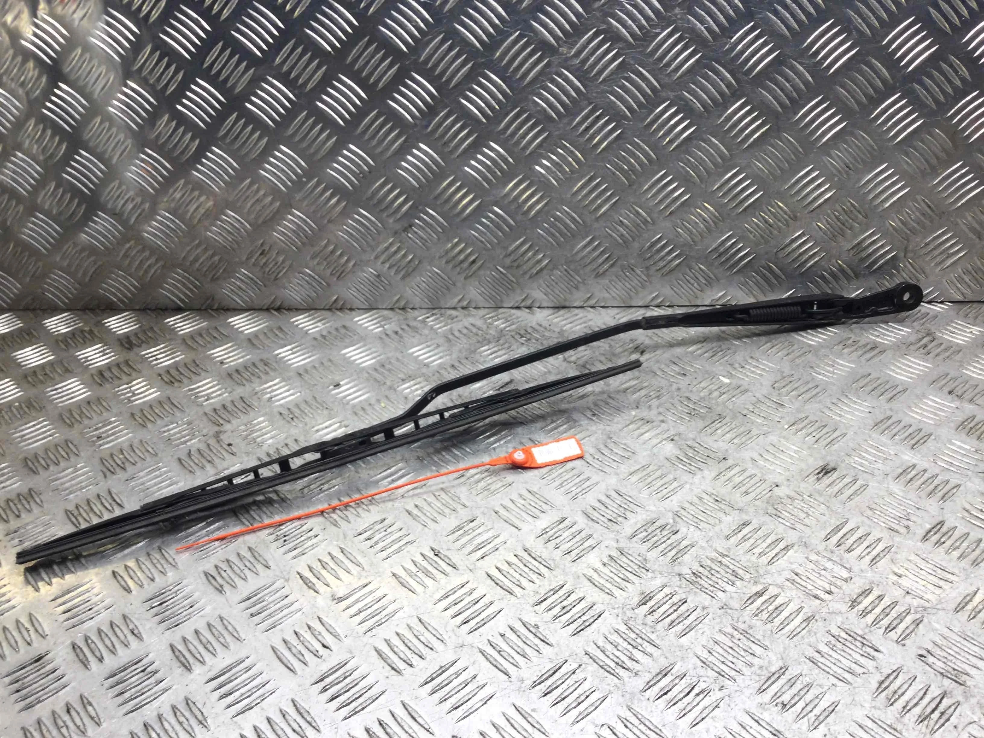 Щеткодержатель (поводок стеклоочистителя, дворник) Volkswagen Passat B5 (1996-2000) дизель 1.9 TDI Механика Универсал