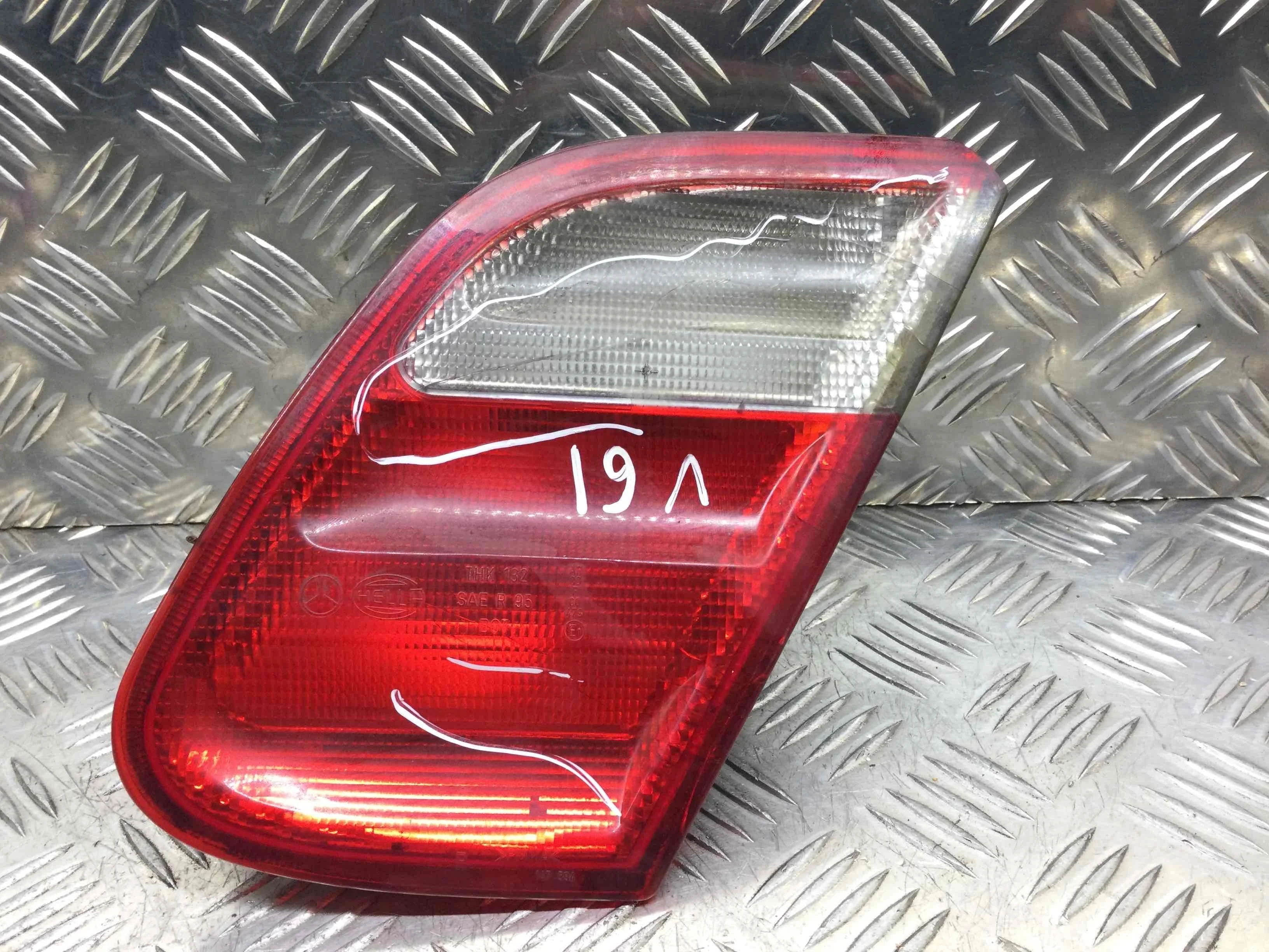 Фонарь крышки багажника правый Mercedes CLK W208/A208 (1997-2000) бензин 2.0 i Механика Купе