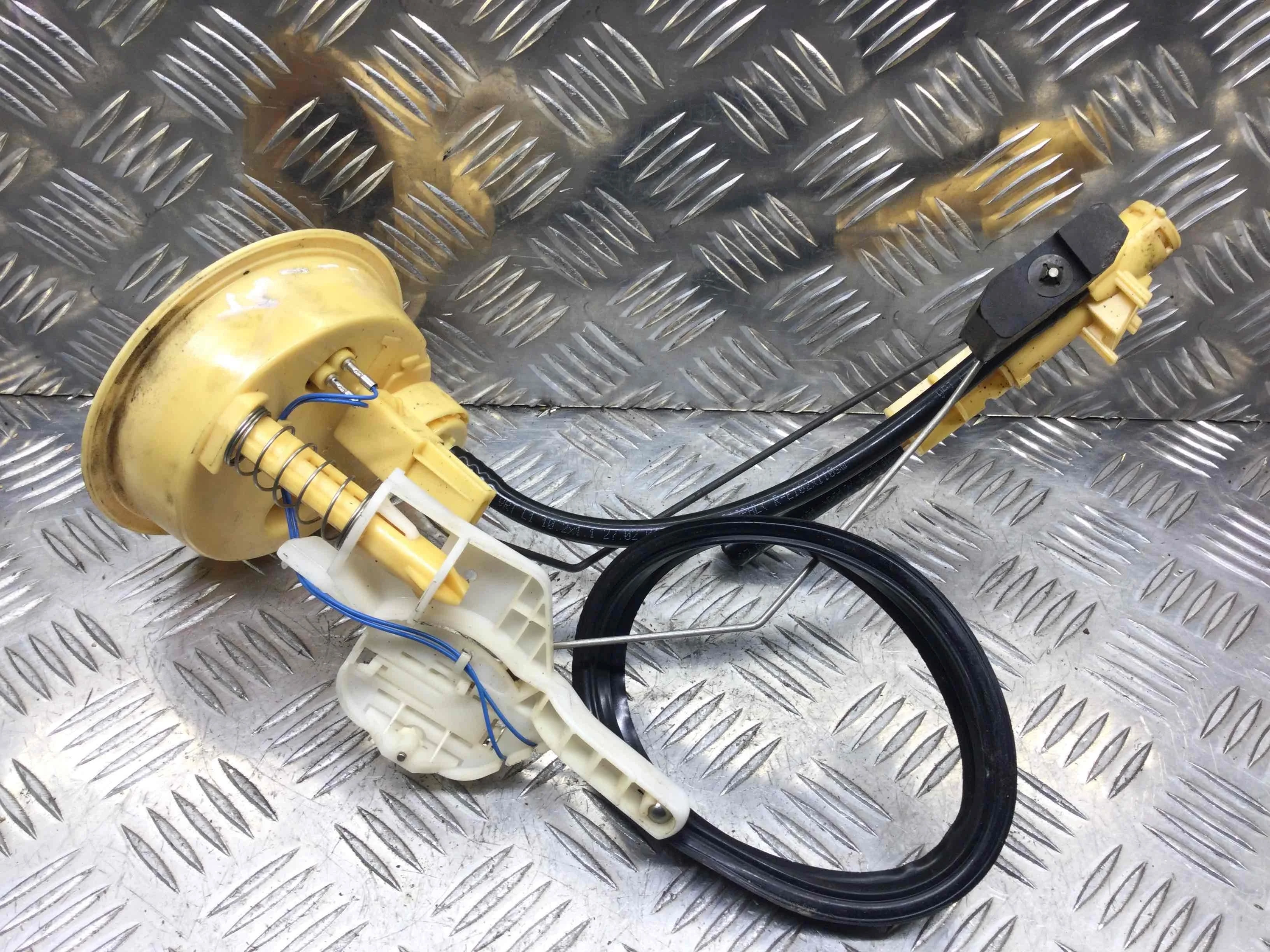 Датчик уровня топлива Peugeot 407 407 (6D) 2004 - 2010 дизель 2.0 TDI Механика Универсал