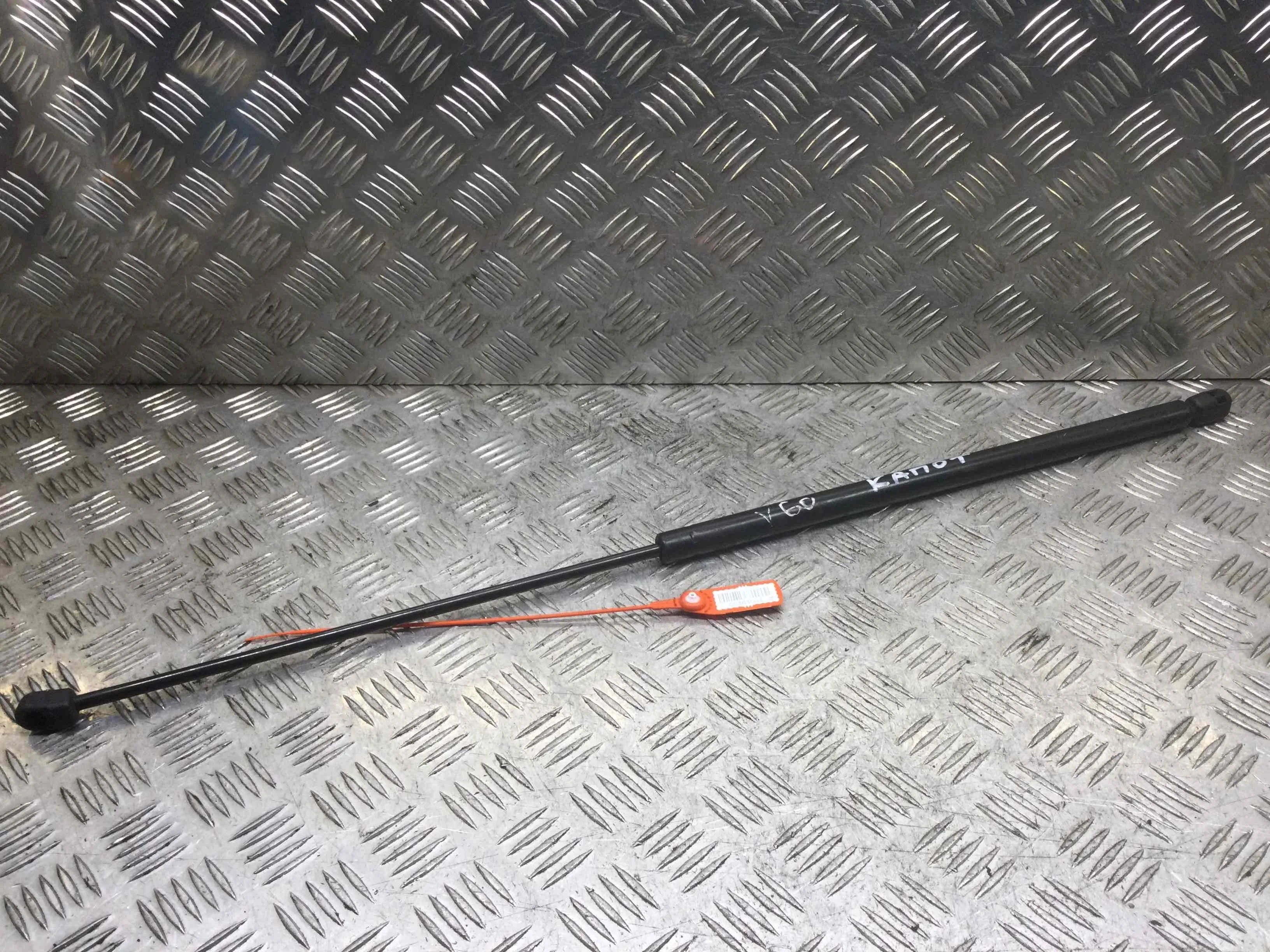 Амортизатор капота Audi A6 C5/4B (1997-2004) дизель 2.5 TDI Автомат Универсал