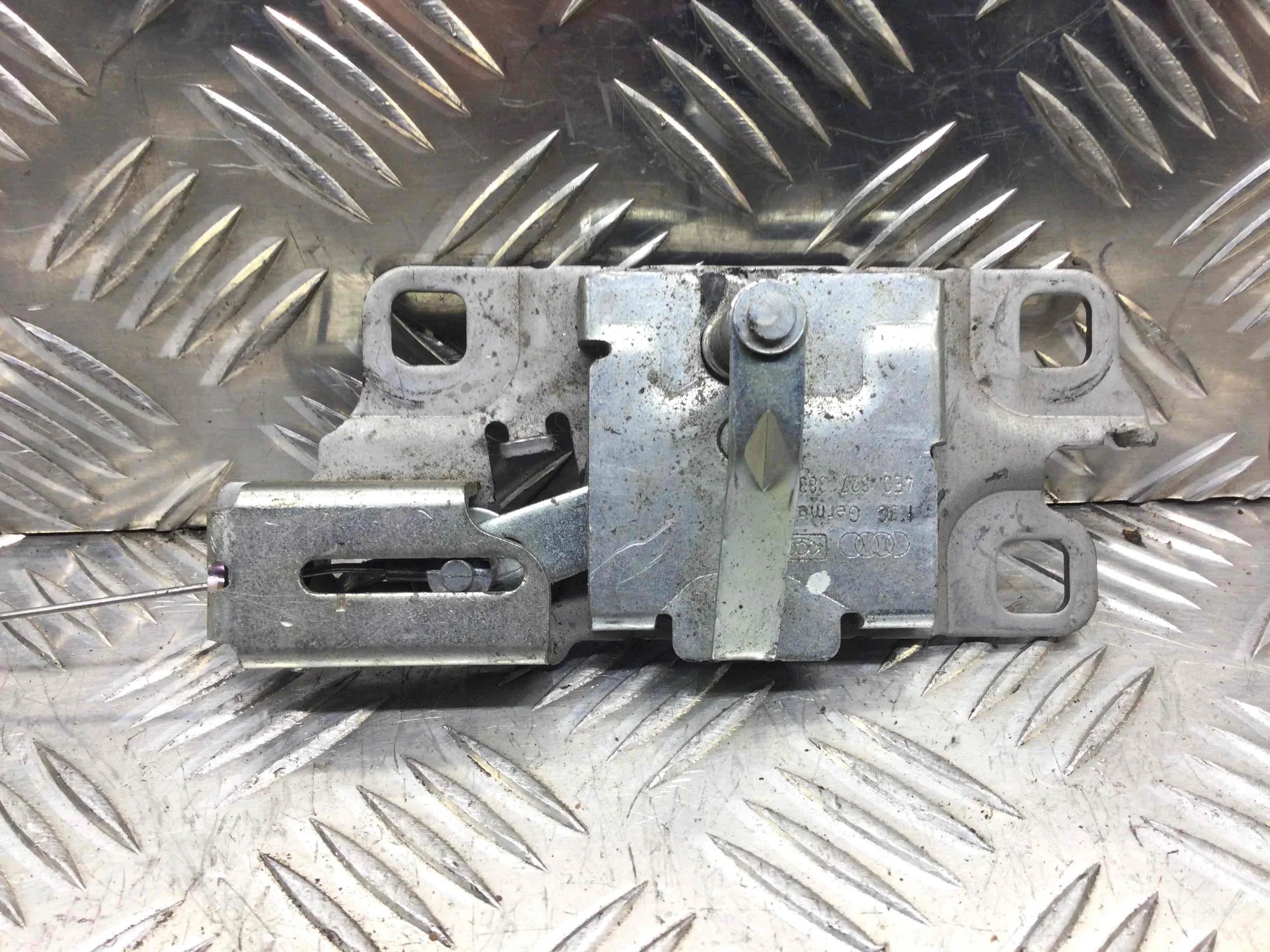 Замок багажника Audi A8 A8 D3 (4E2) 2002 - 2010 дизель 4.2 TDI Автомат Седан