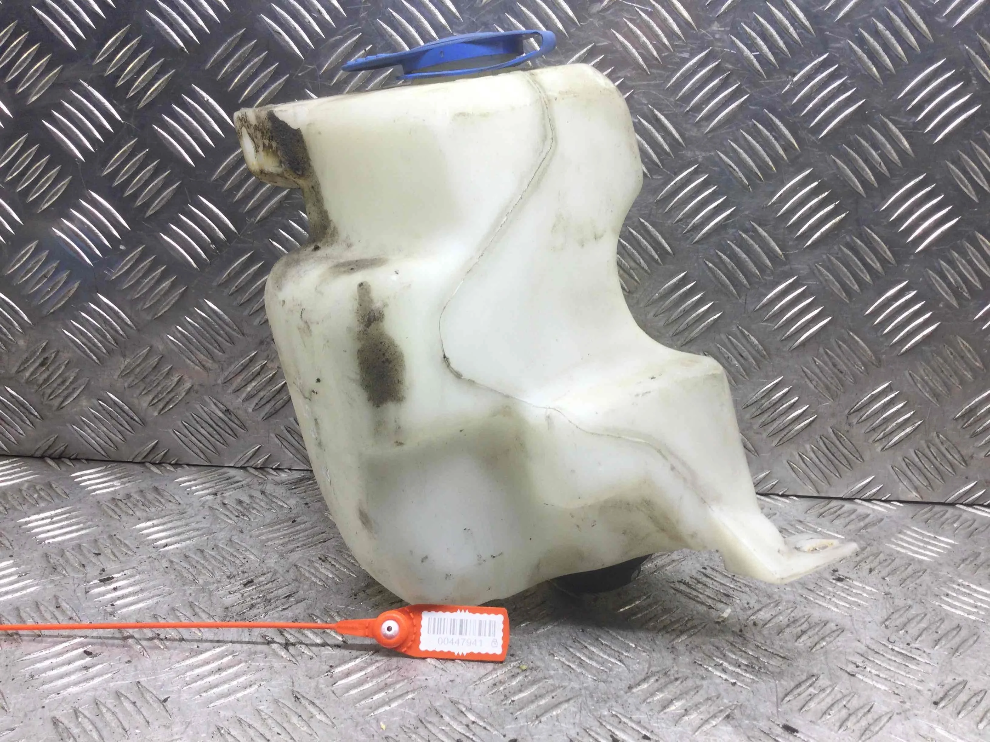 Бачок омывателя Audi A3 8L [рестайлинг] (2000-2003) бензин 1.6 i Автомат Х/б