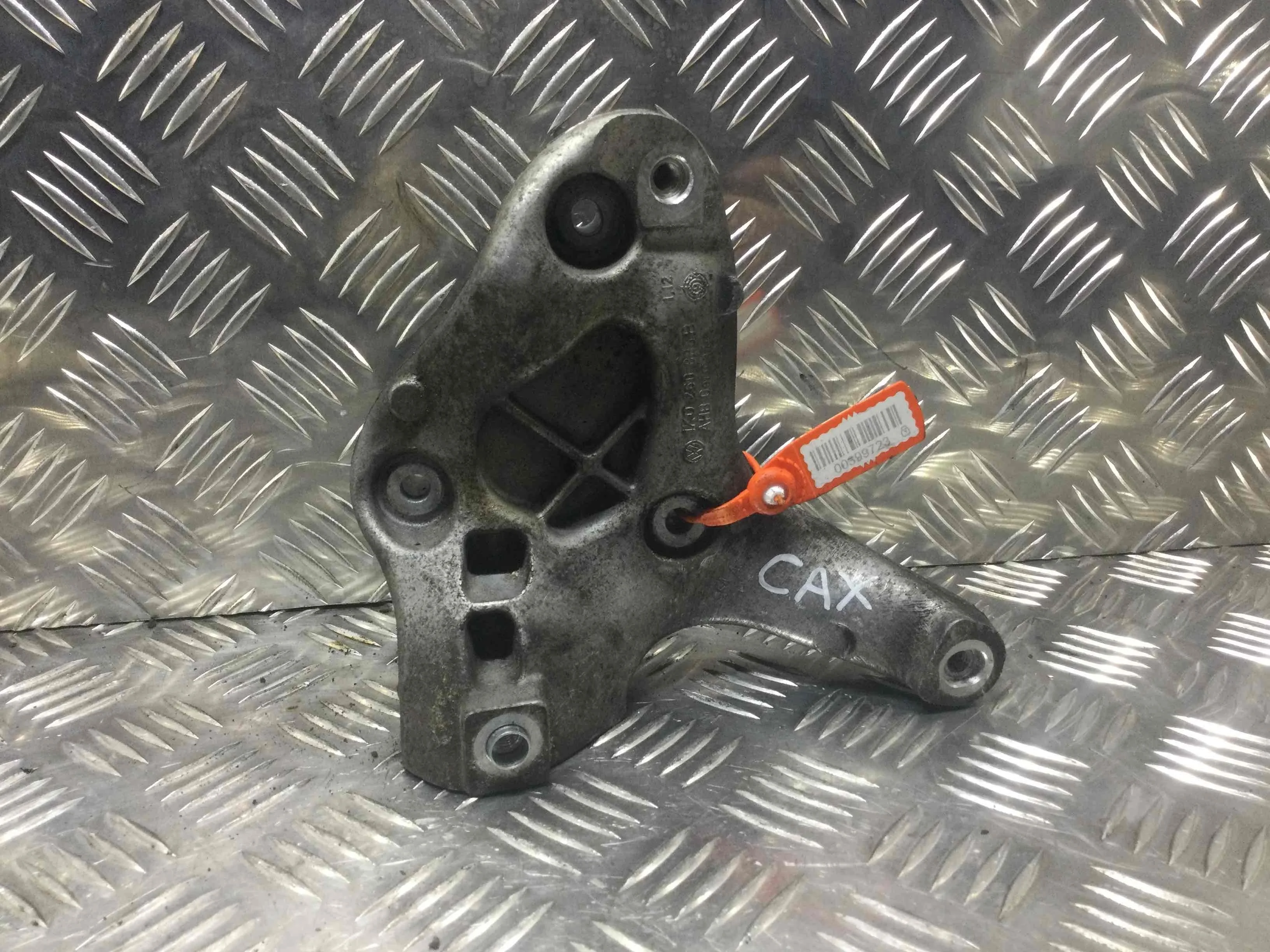 Кронштейн Volkswagen Golf 5 поколение (2004-2009) бензин 1.4 TFSI Механика Х/б