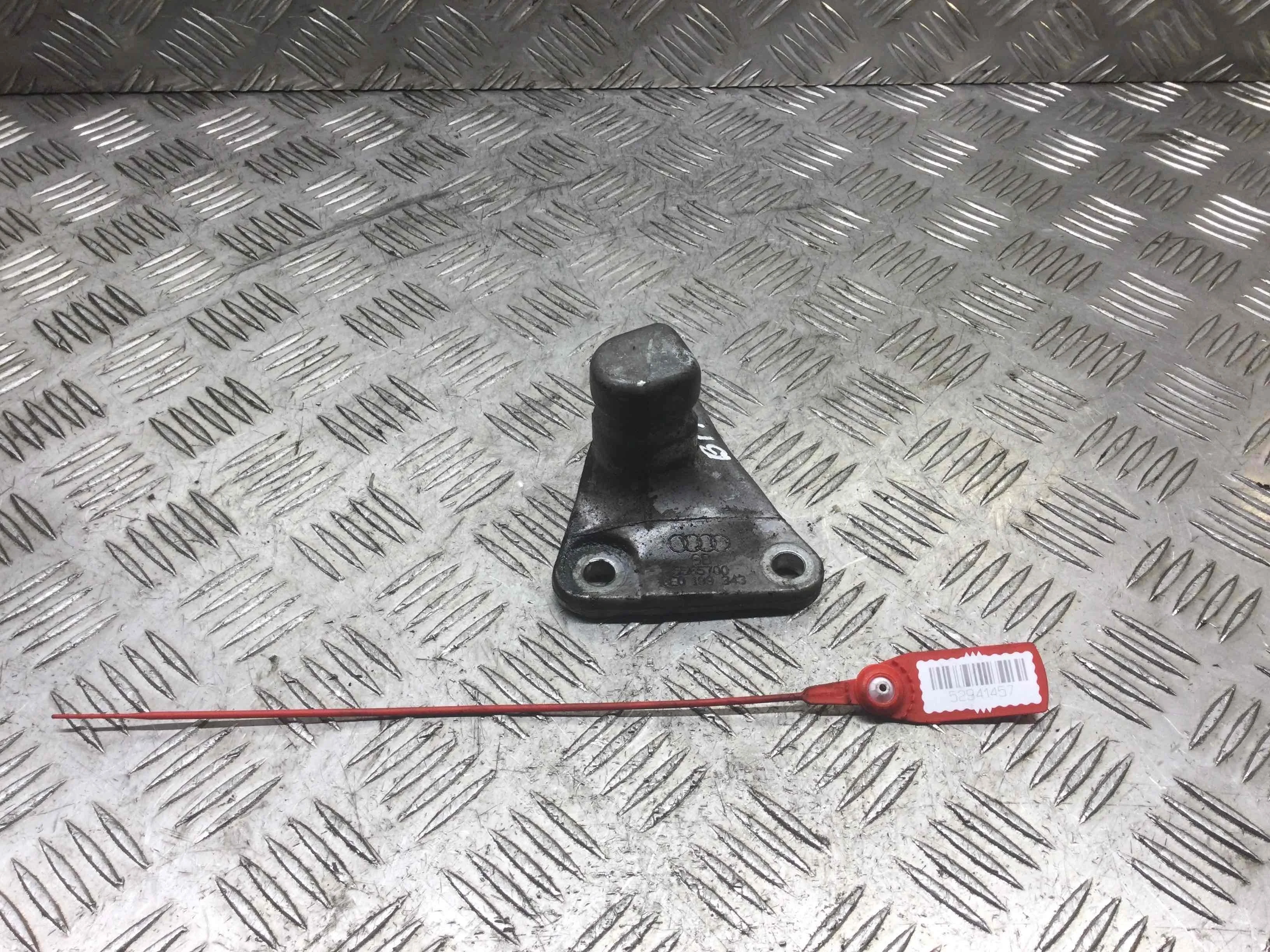 Кронштейн двигателя Audi A4 B7 (2004-2008) дизель 2.5 TDI Вариатор Седан