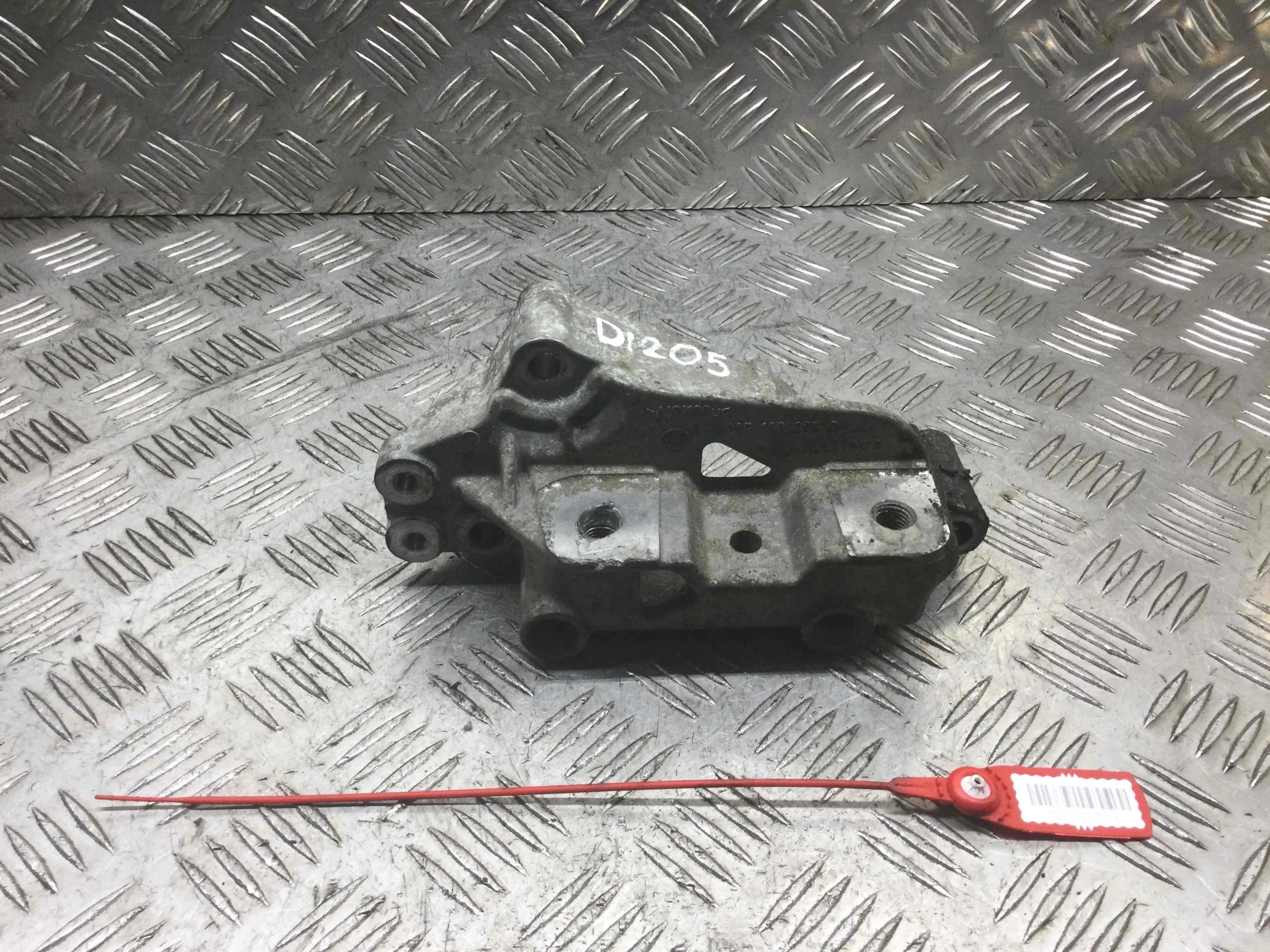 Кронштейн двигателя Skoda Fabia 2 поколение (2007-2010) бензин 1.2 i Механика Универсал