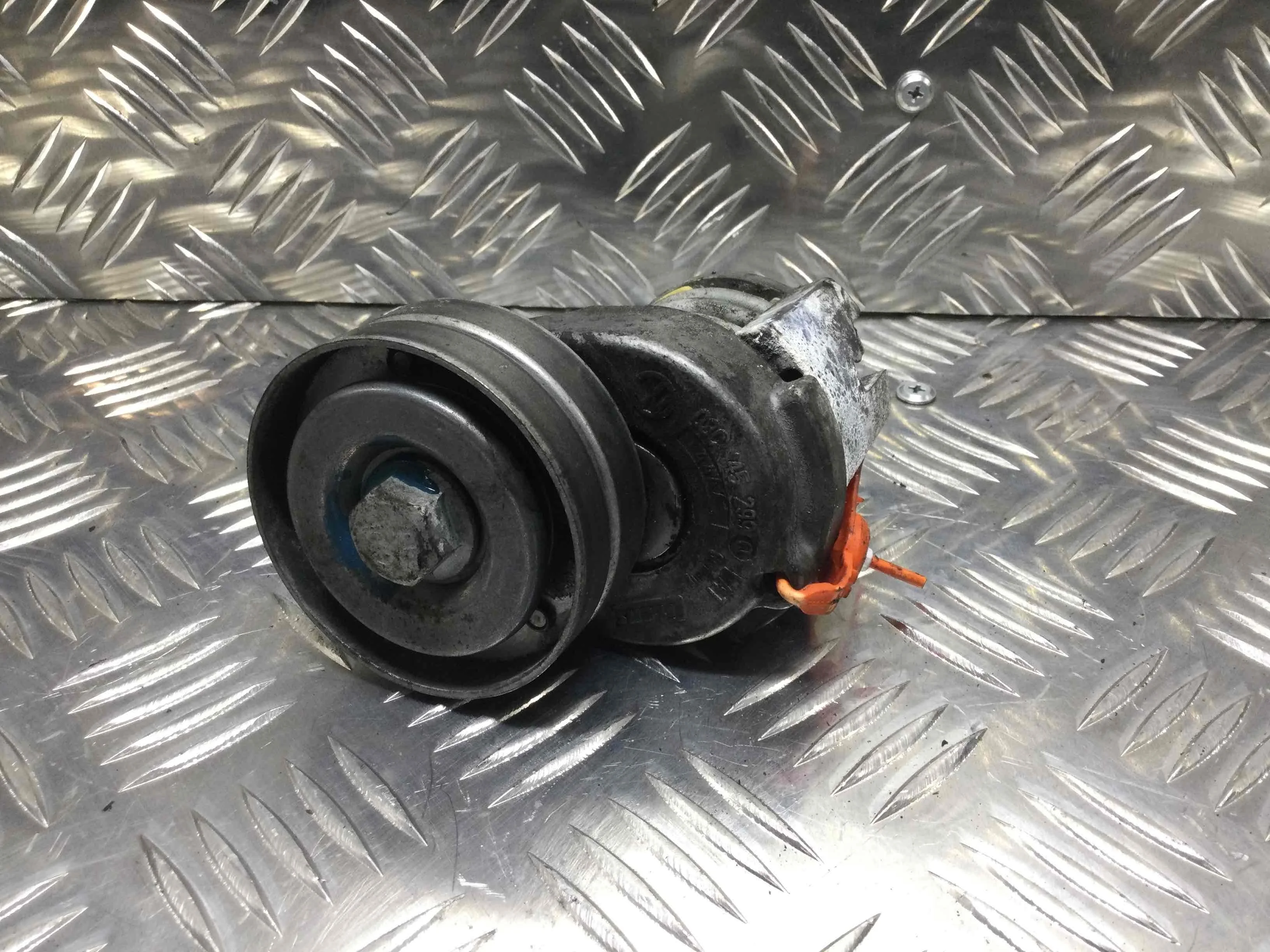 Натяжитель ремня генератора Volkswagen Golf 6 поколение (2008-2015) бензин 1.4 TFSI Механика Х/б