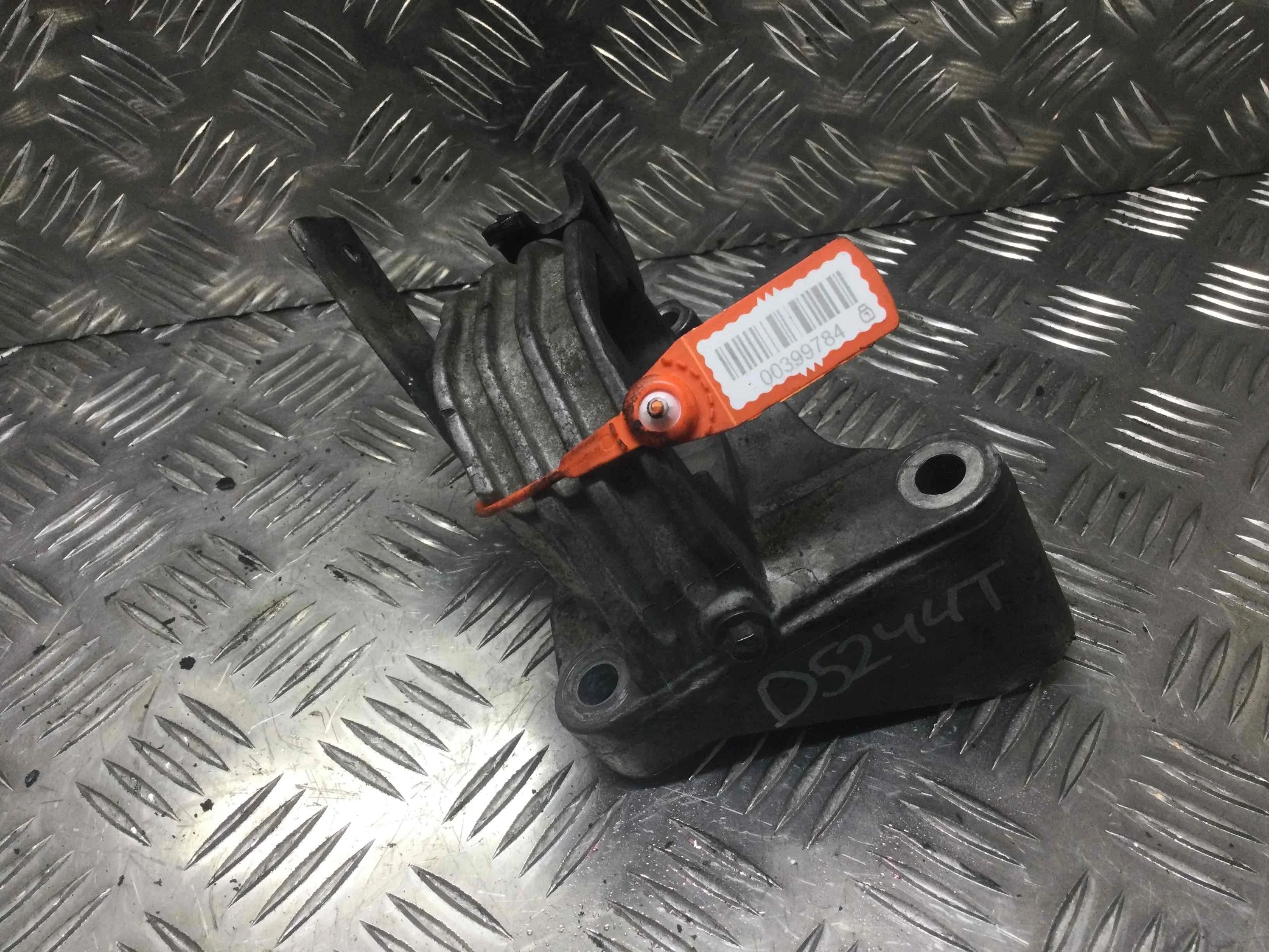 Кронштейн двигателя Volvo XC90 1 поколение (2002-2006) дизель 2.4  Автомат