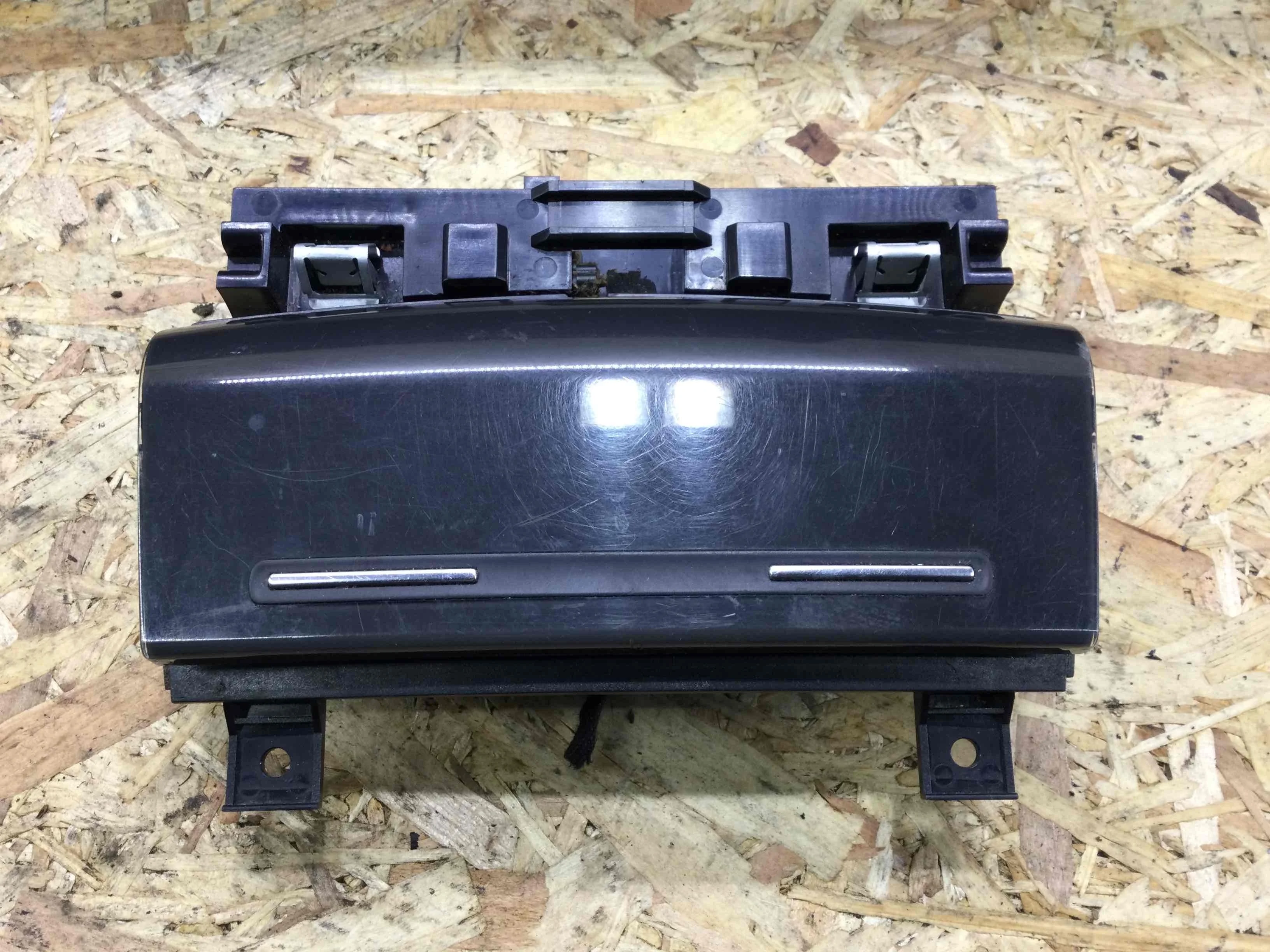 Пепельница Audi A3 8P (2003-2005) дизель 2.0  Механика Х/б