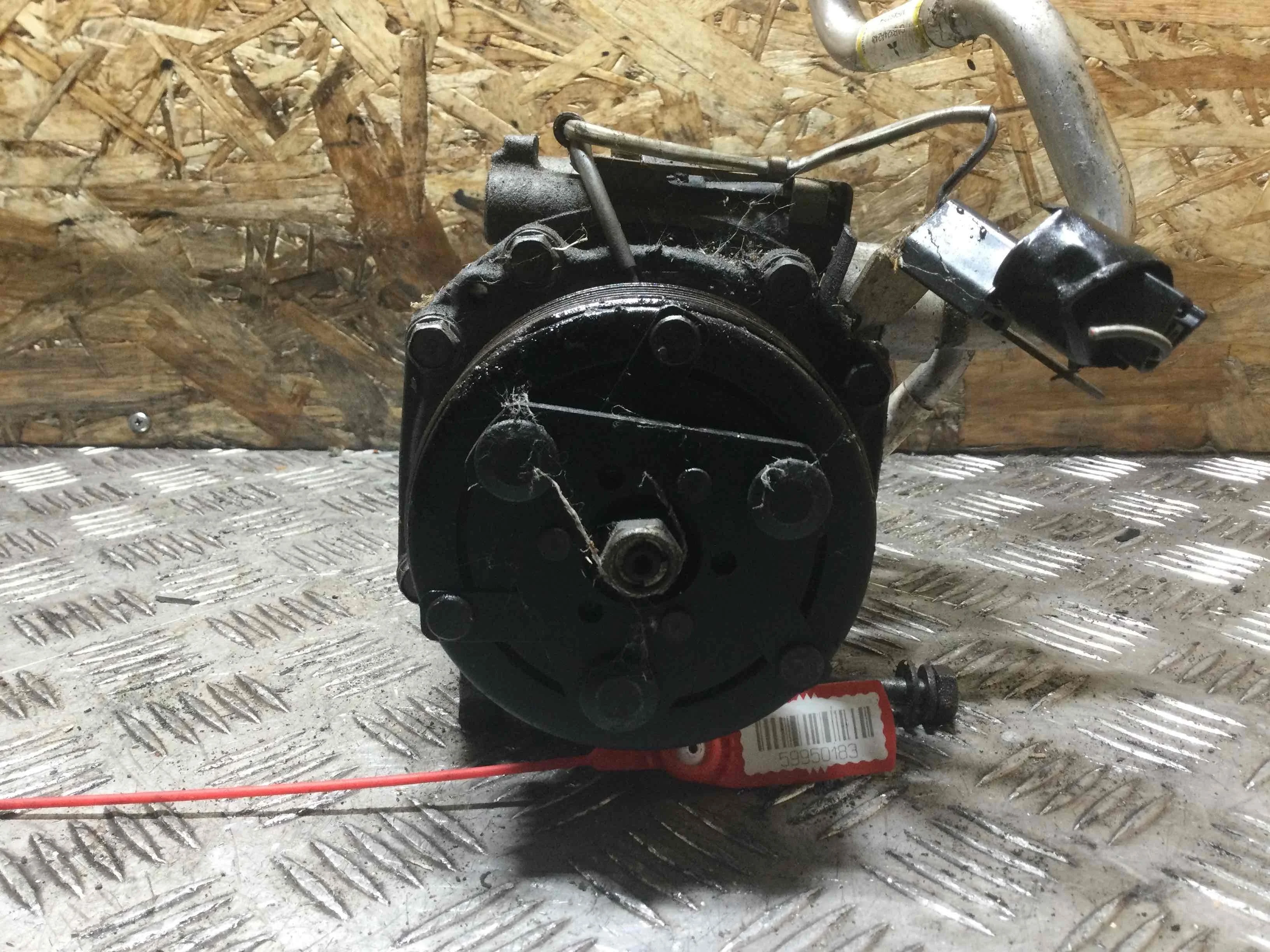 Компрессор кондиционера Mitsubishi Space Star 1 поколение (1998-2002) бензин 1.3 i Механика Минивэн