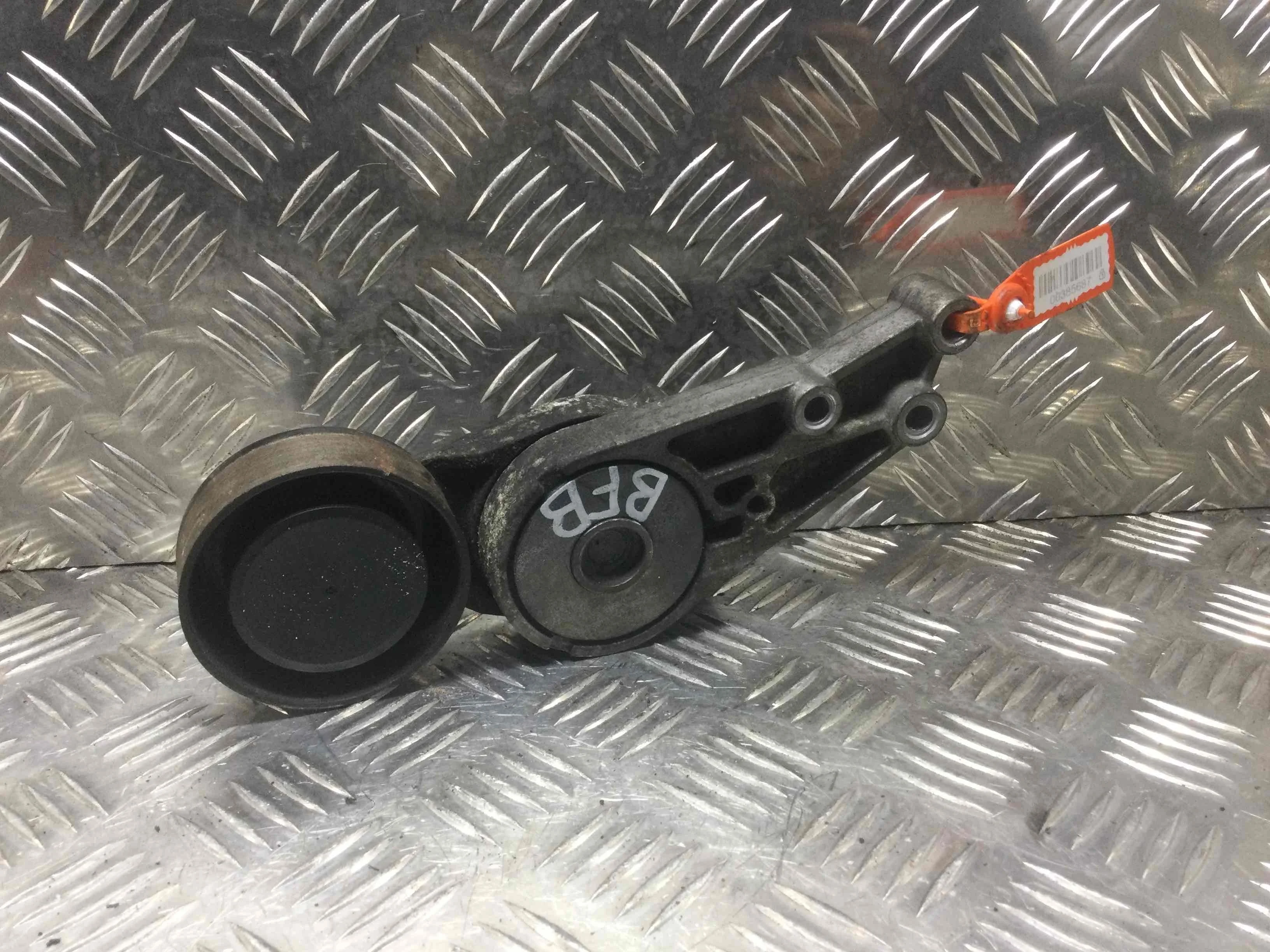 Натяжитель ремня генератора Audi A4 B6 (2000-2005) бензин 1.8  Механика Седан