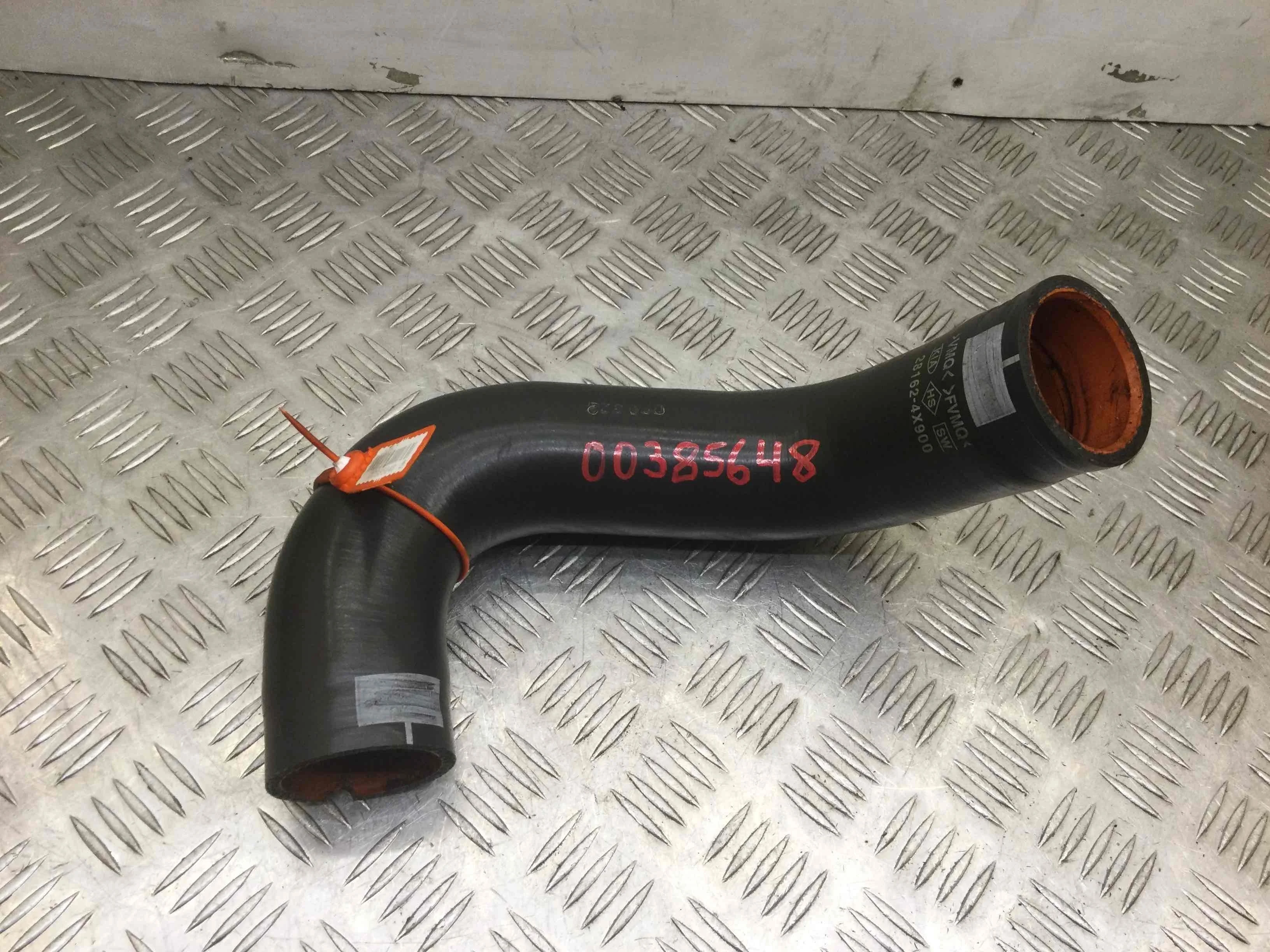 Патрубок интеркулера Kia Carnival 2 поколение 2006 - 2010 дизель 2.9 CRDi Автомат