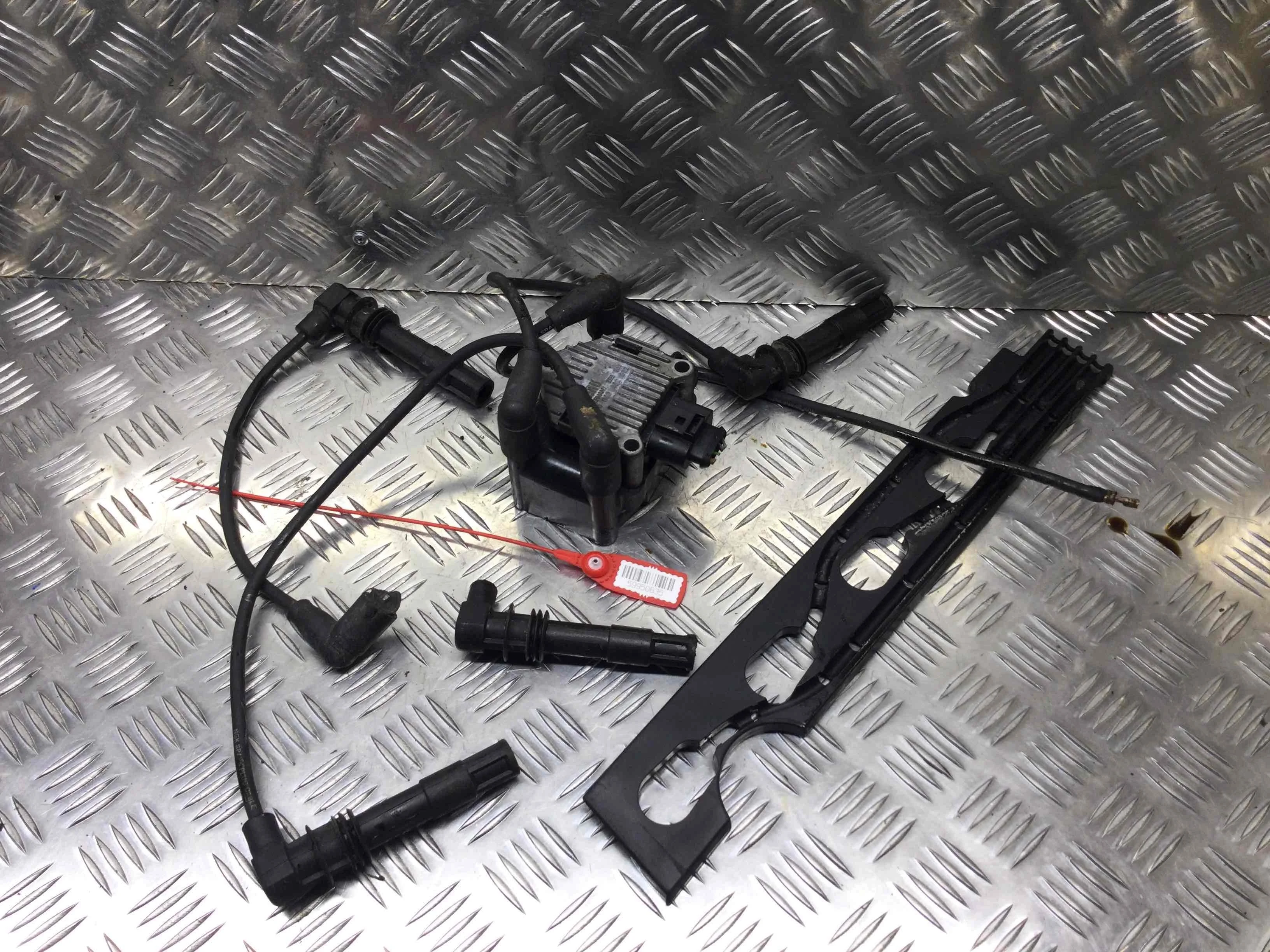 Катушка зажигания Volkswagen Golf 4 поколение (1997-2004) бензин 1.4 i Механика Х/б