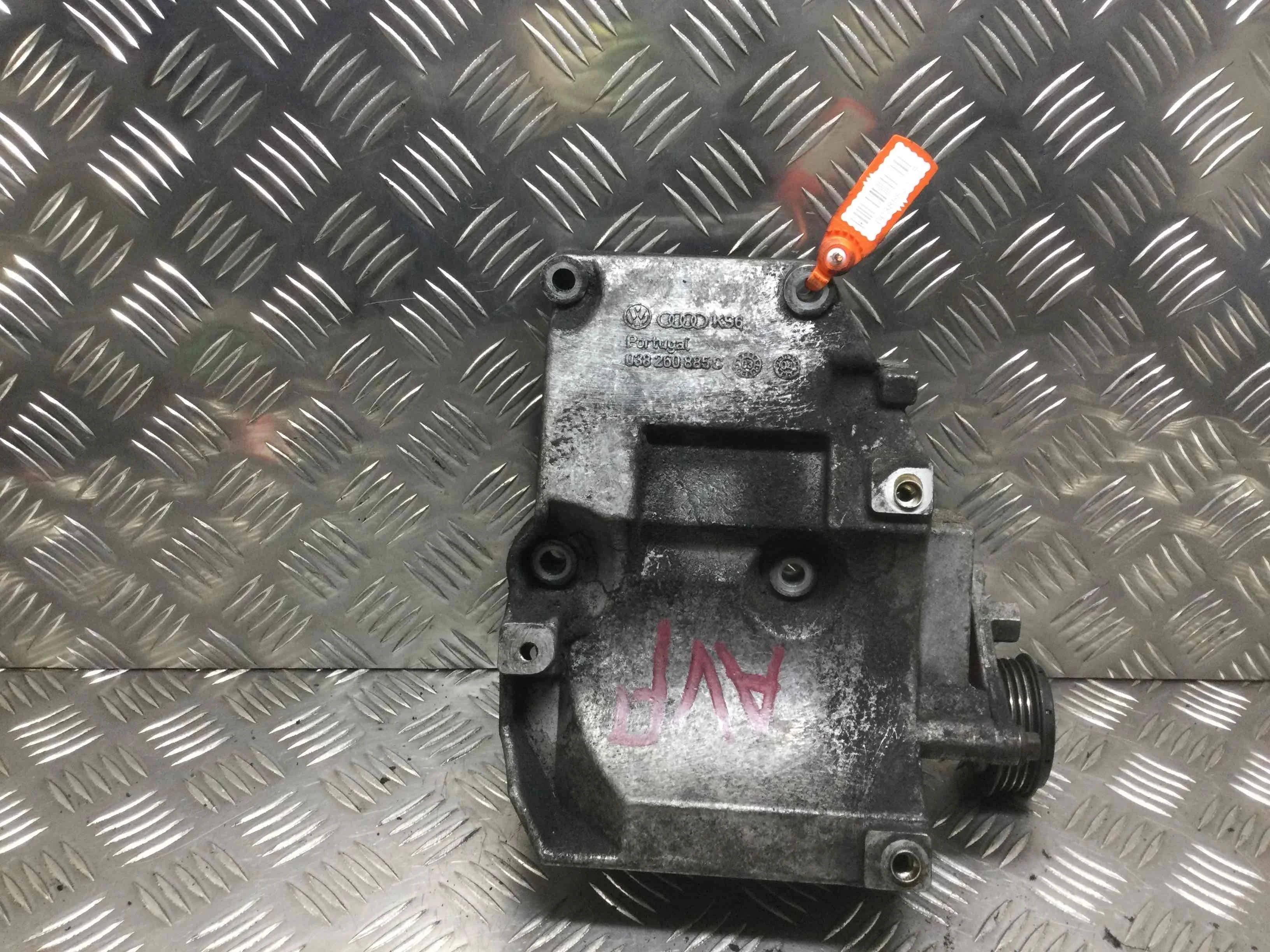 Кронштейн компрессора кондиционера Volkswagen Passat B5+ [рестайлинг] (2000-2005) дизель 1.9 TDI Автомат Универсал