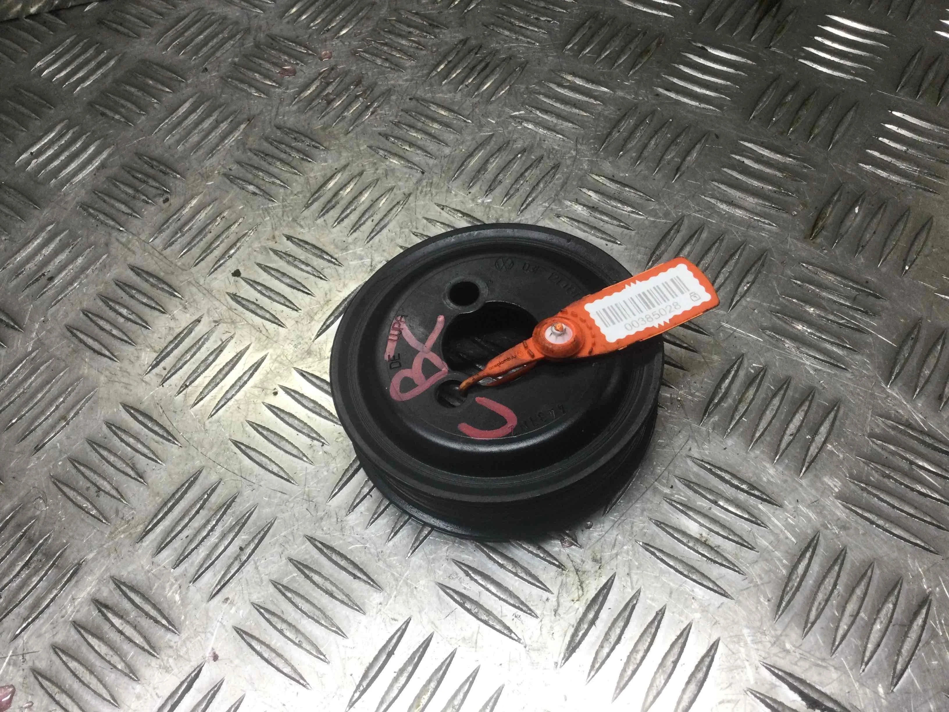 Шкив помпы Volkswagen Polo 4 поколение (2001-2005) бензин 1.2 TSI Механика Х/б