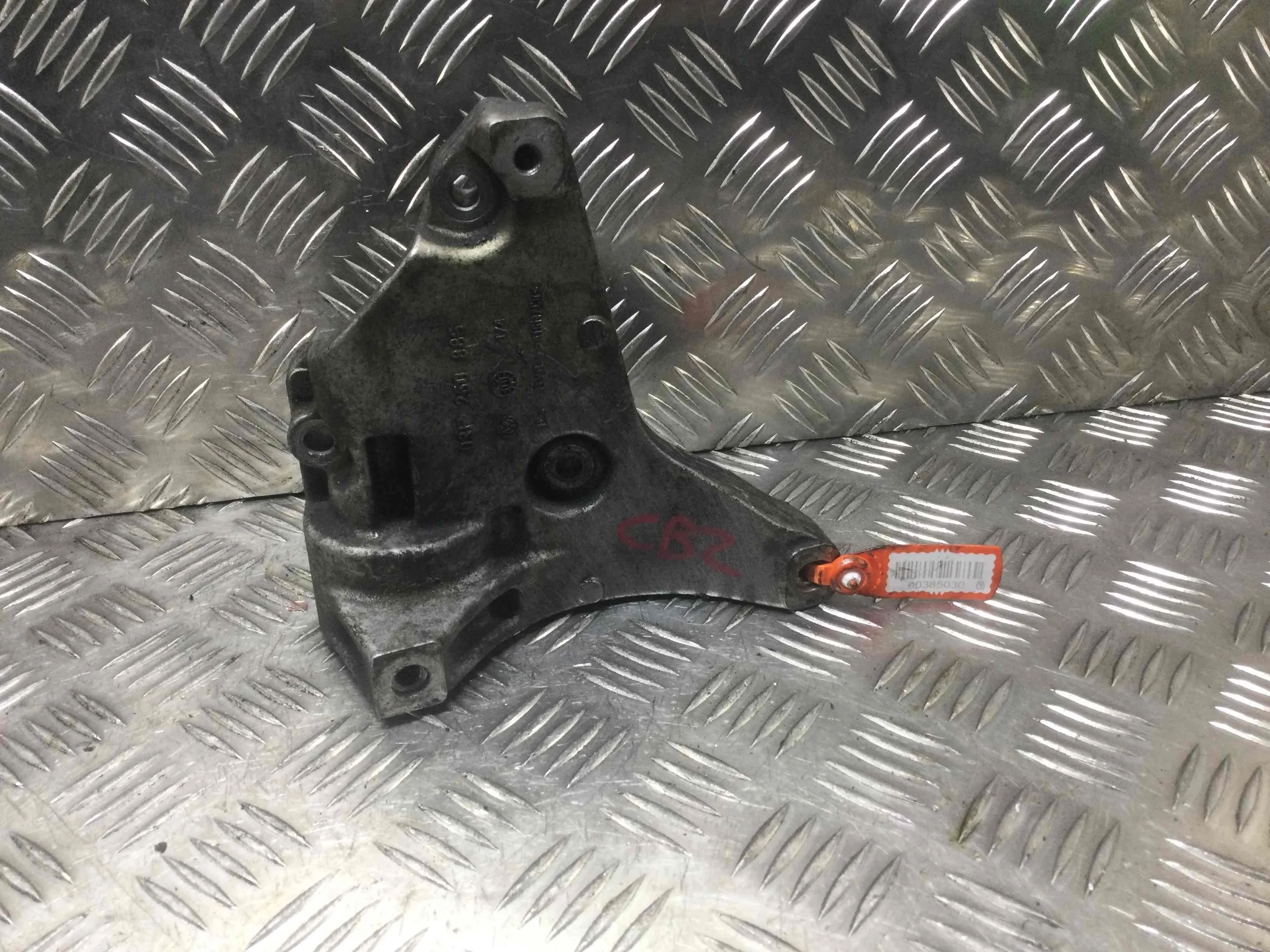 Кронштейн компрессора кондиционера Volkswagen Polo 4 поколение (2001-2005) бензин 1.2 TSI Механика Х/б