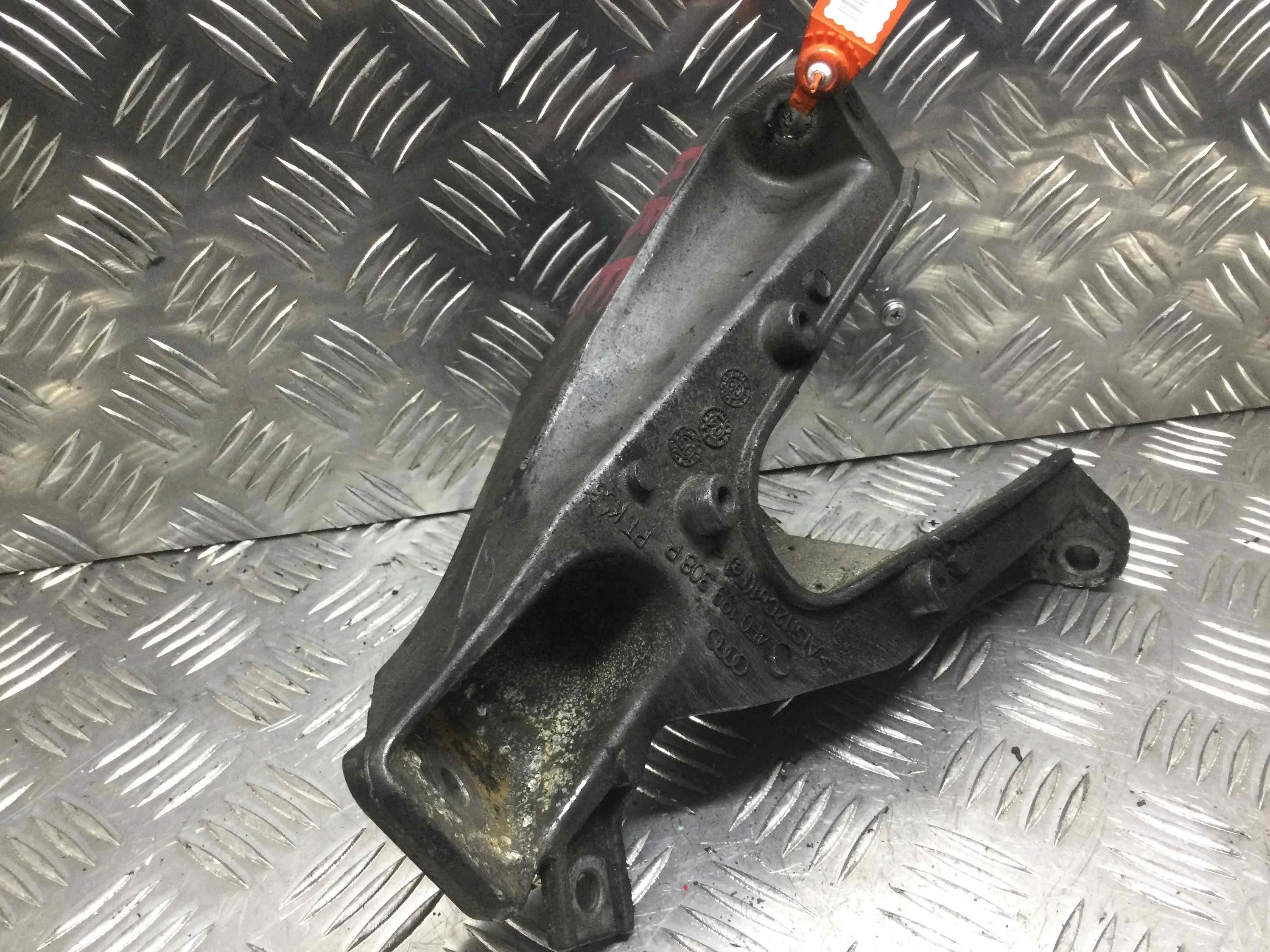 Кронштейн двигателя Audi A6 C6/4F (2004-2008) дизель 2.0 TDI Механика Седан