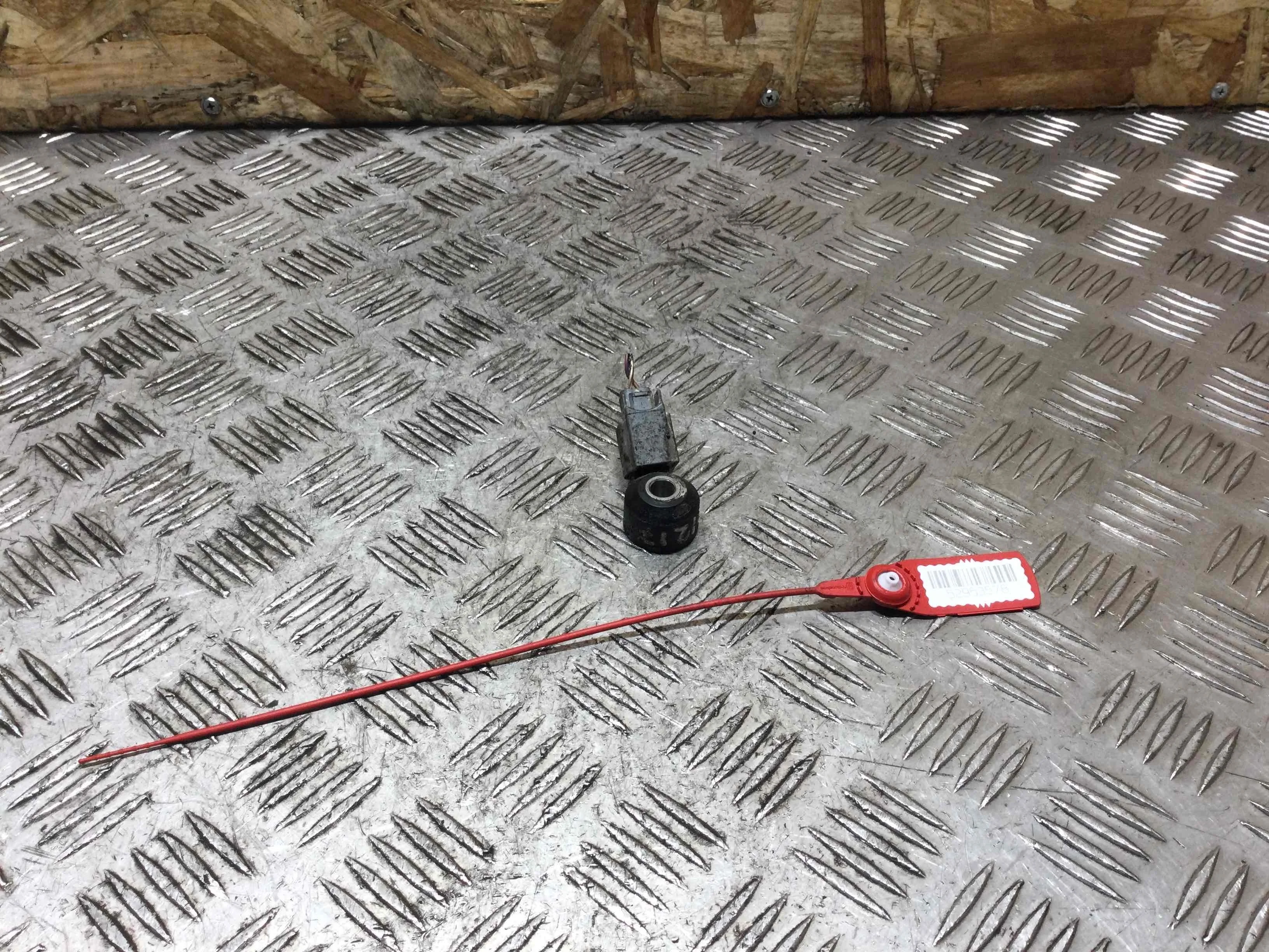 Датчик детонации Ford Focus 3 поколение (2011-2014) бензин 1.0 i Механика