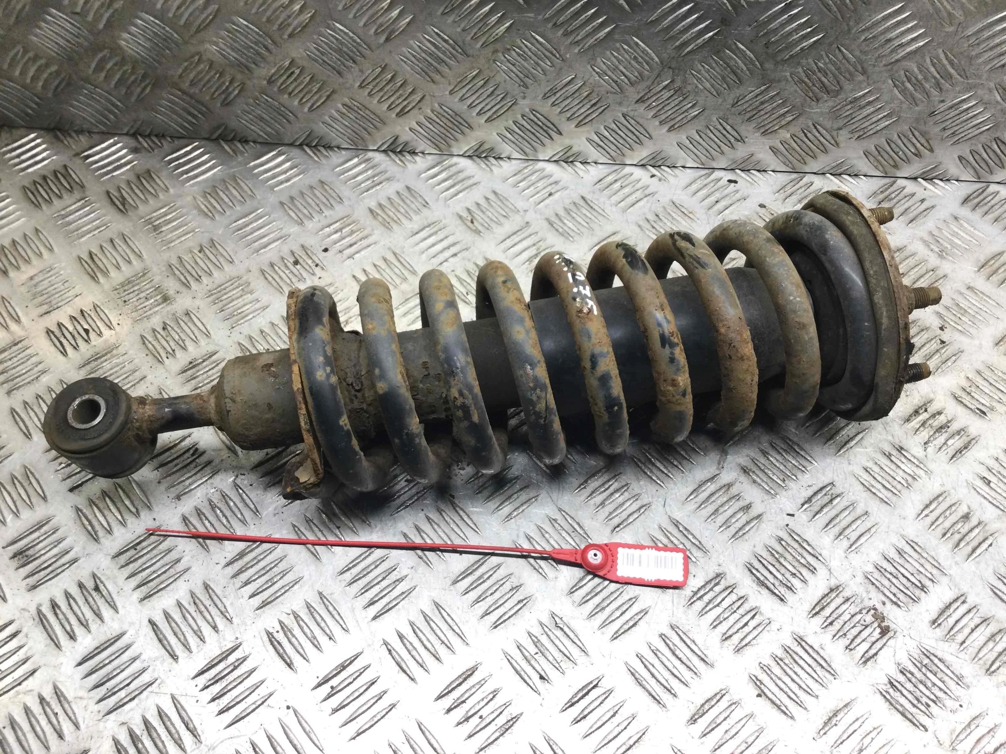 Стойка передняя правая Nissan Navara D40 (2005-2010) дизель 2.5  Механика