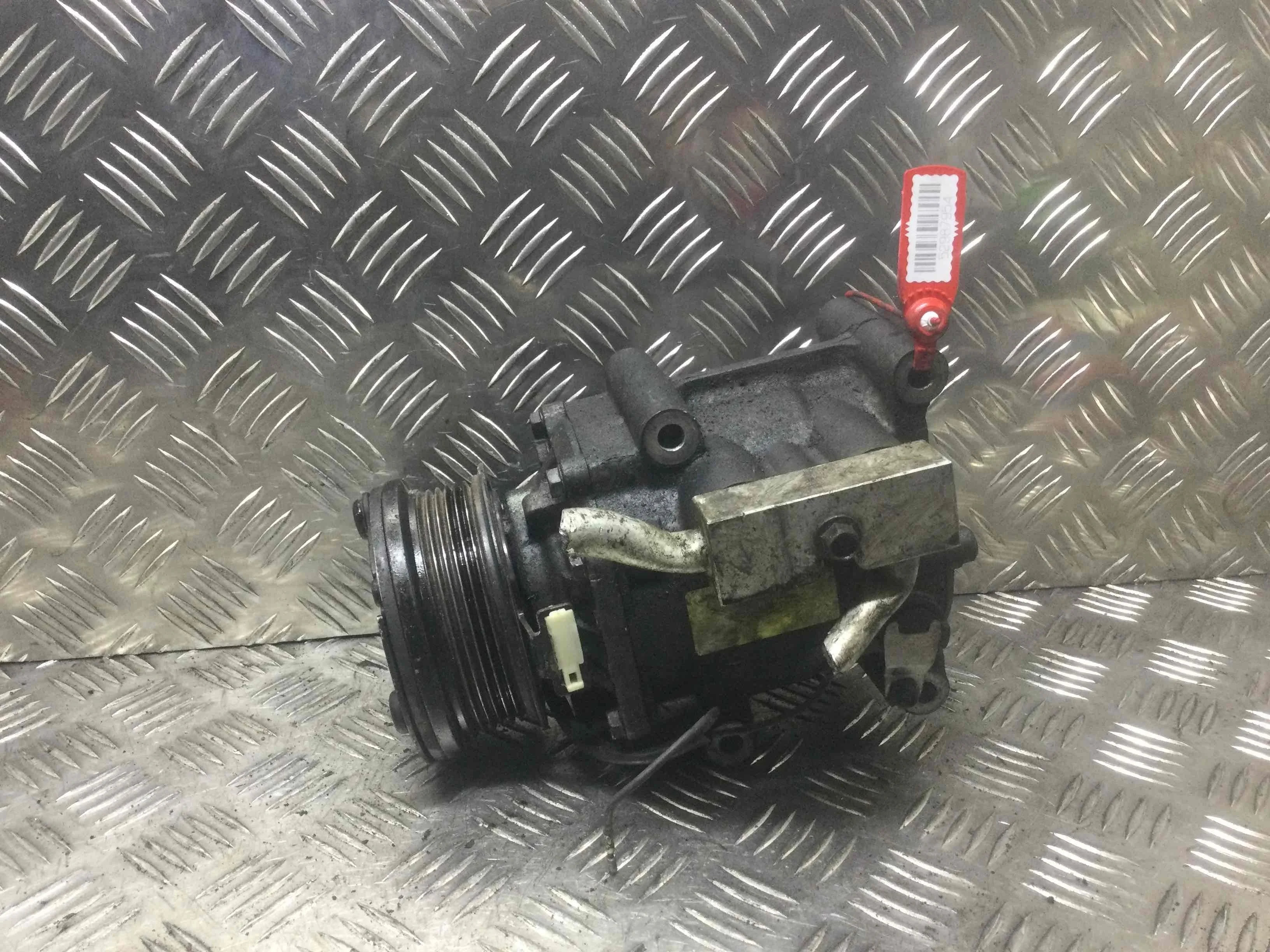 Компрессор кондиционера Ford Focus 1 поколение [рестайлинг] (2001-2005) бензин 1.6 i Механика Седан