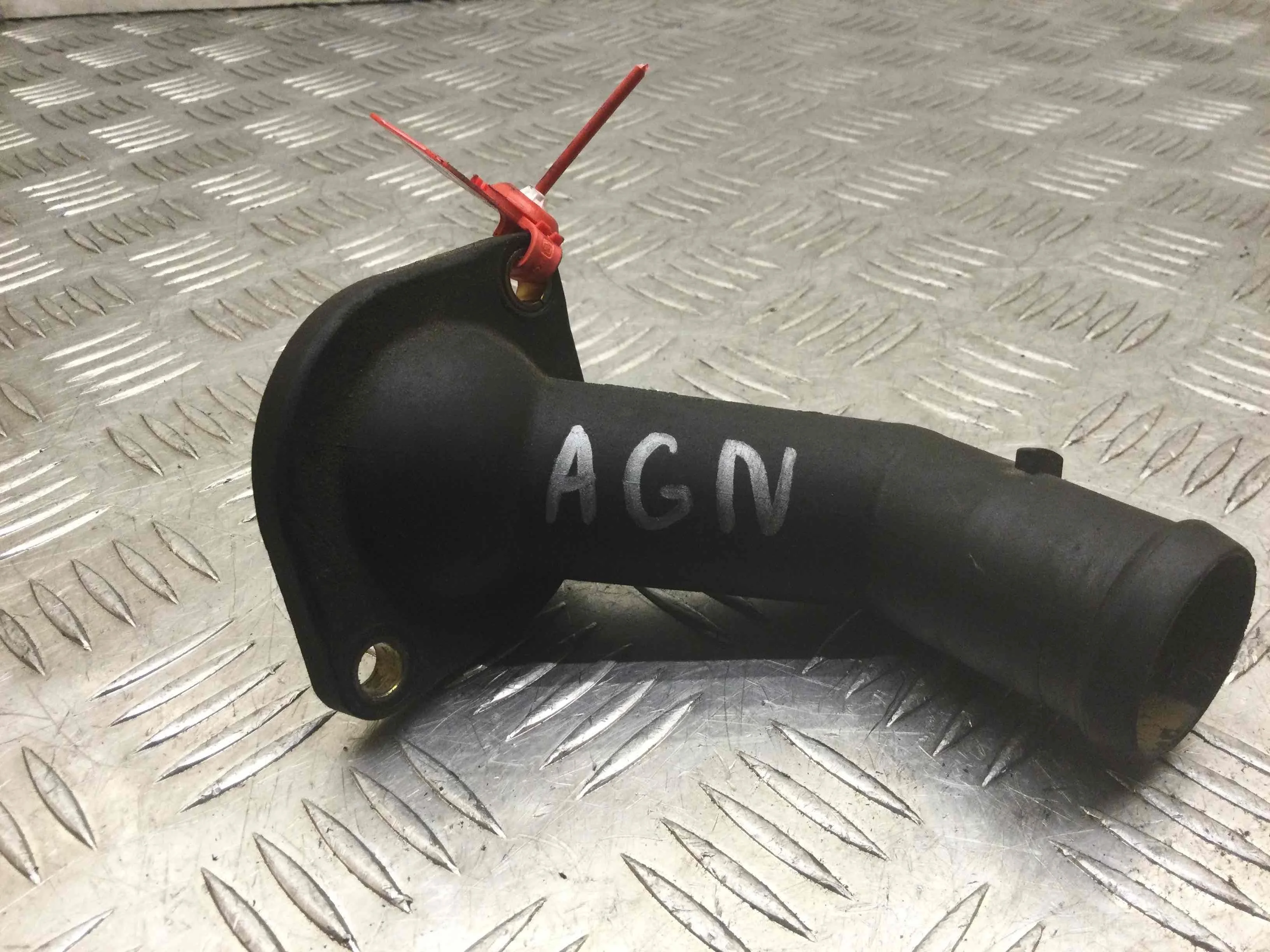 Фланец (тройник) системы охлаждения Audi A3 8L (1996-2000) бензин 1.8 i Механика Х/б