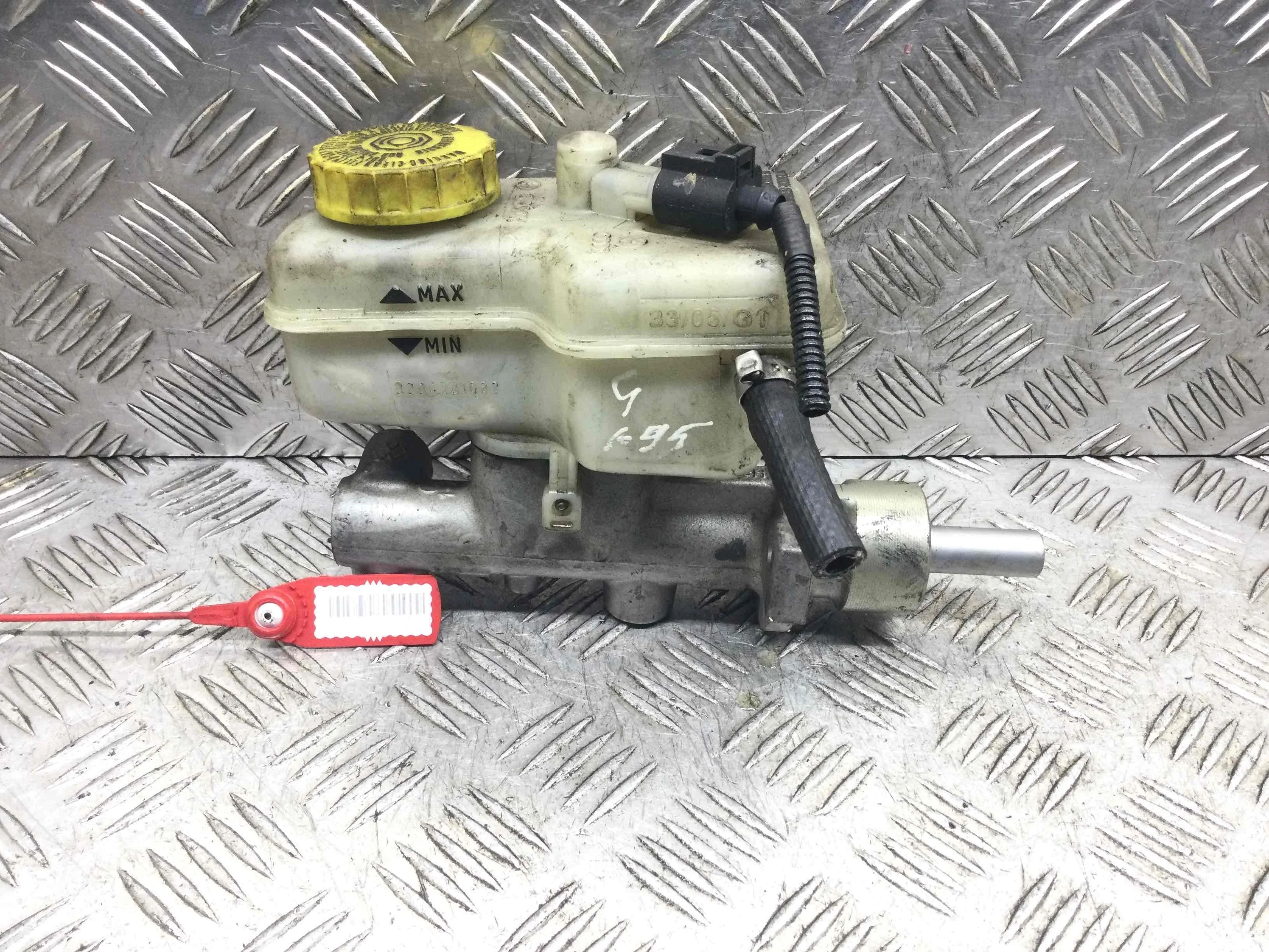 Цилиндр тормозной главный Volkswagen Fox 1 поколение (2003-2009) бензин 1.2 i Механика Х/б