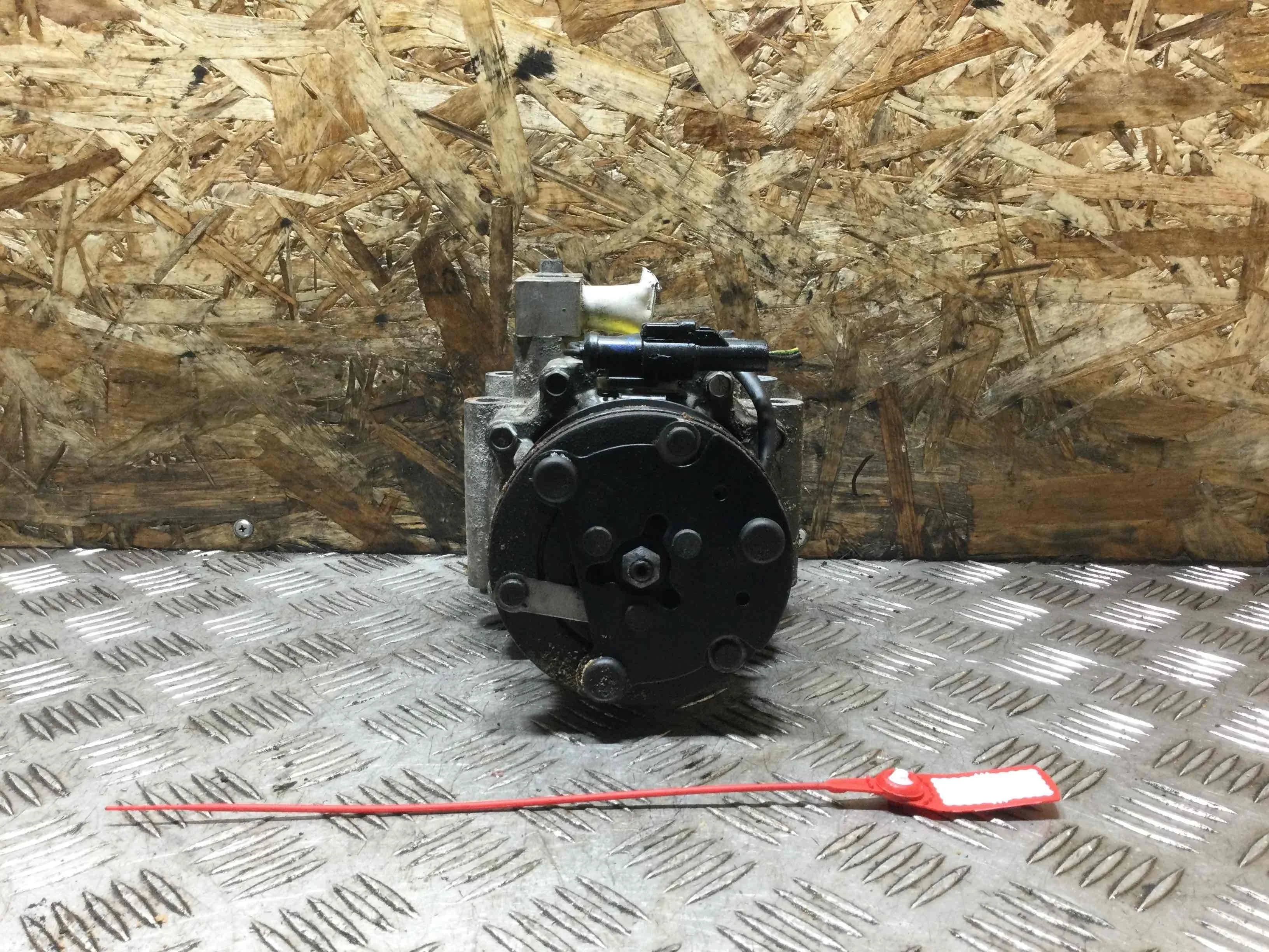 Компрессор кондиционера Ford Fiesta 5 поколение (2001-2007) бензин 1.4 i Механика Х/б