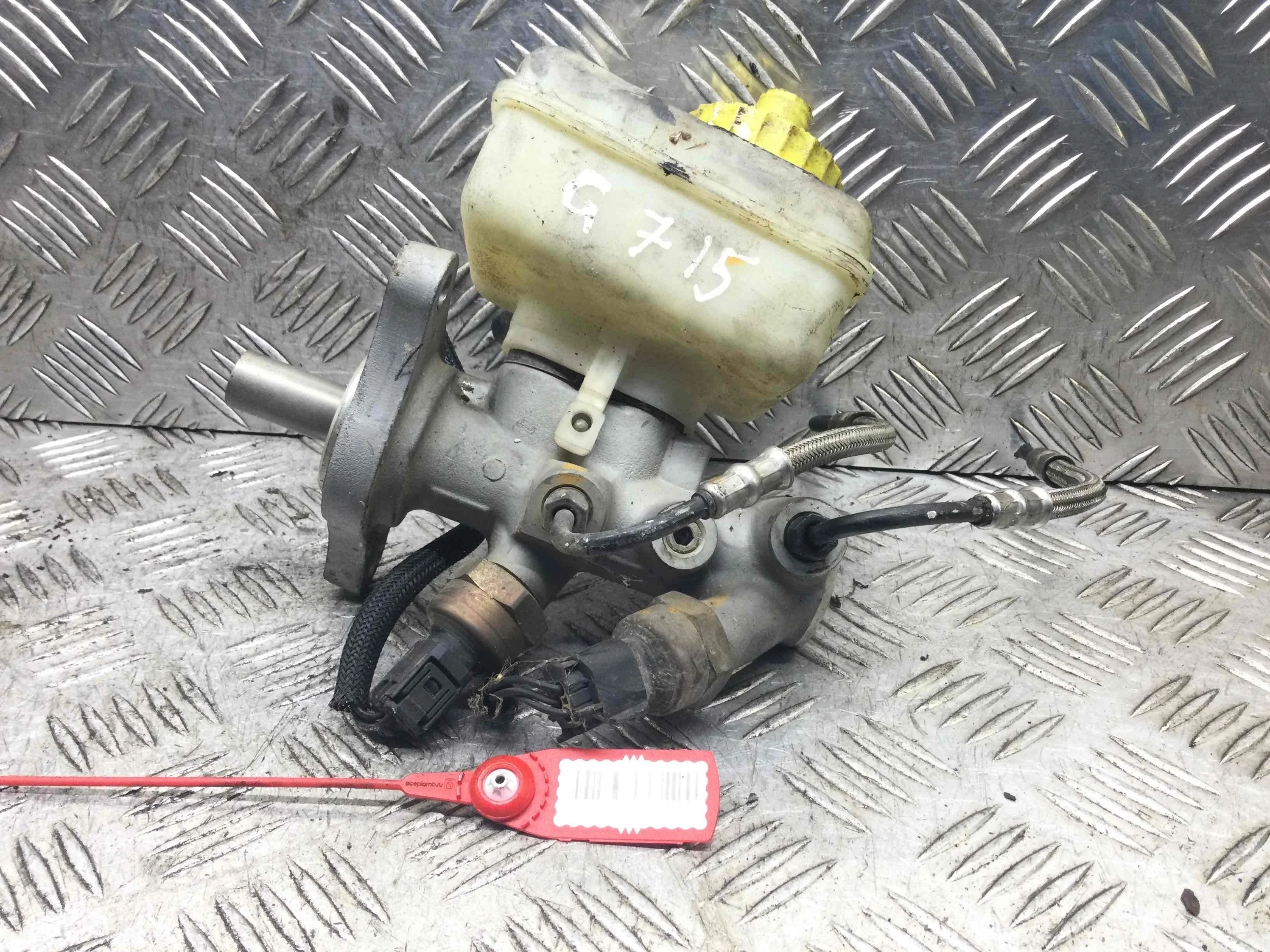 Цилиндр тормозной главный Volkswagen Bora Bora (1J) 1998 - 2005 бензин 1.6 i Механика Х/б