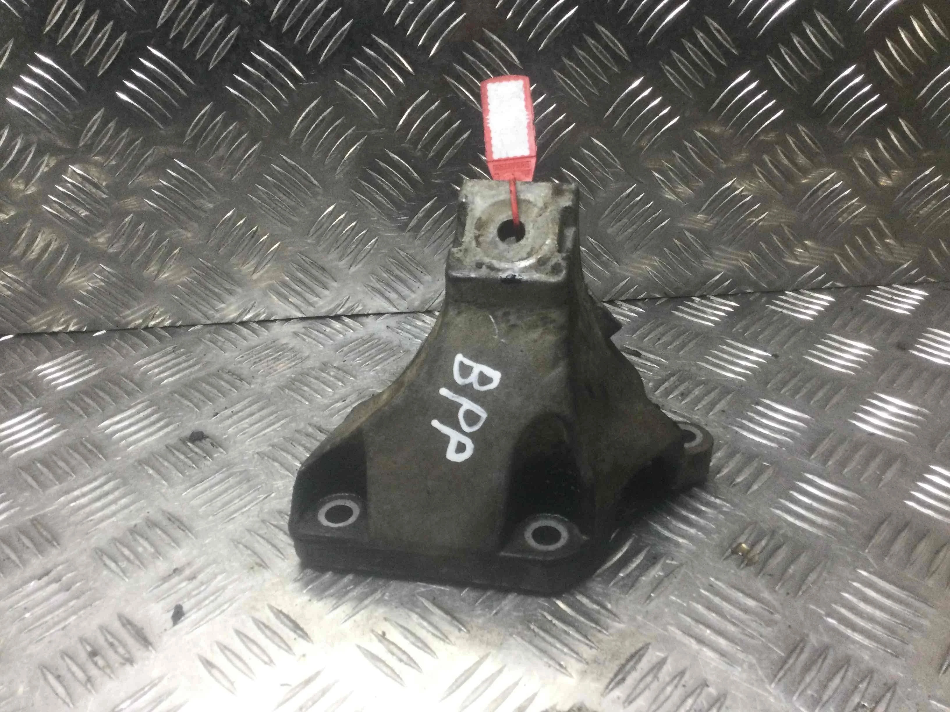 Кронштейн двигателя Audi A4 B7 (2004-2008) дизель 2.7 TDI Автомат Седан