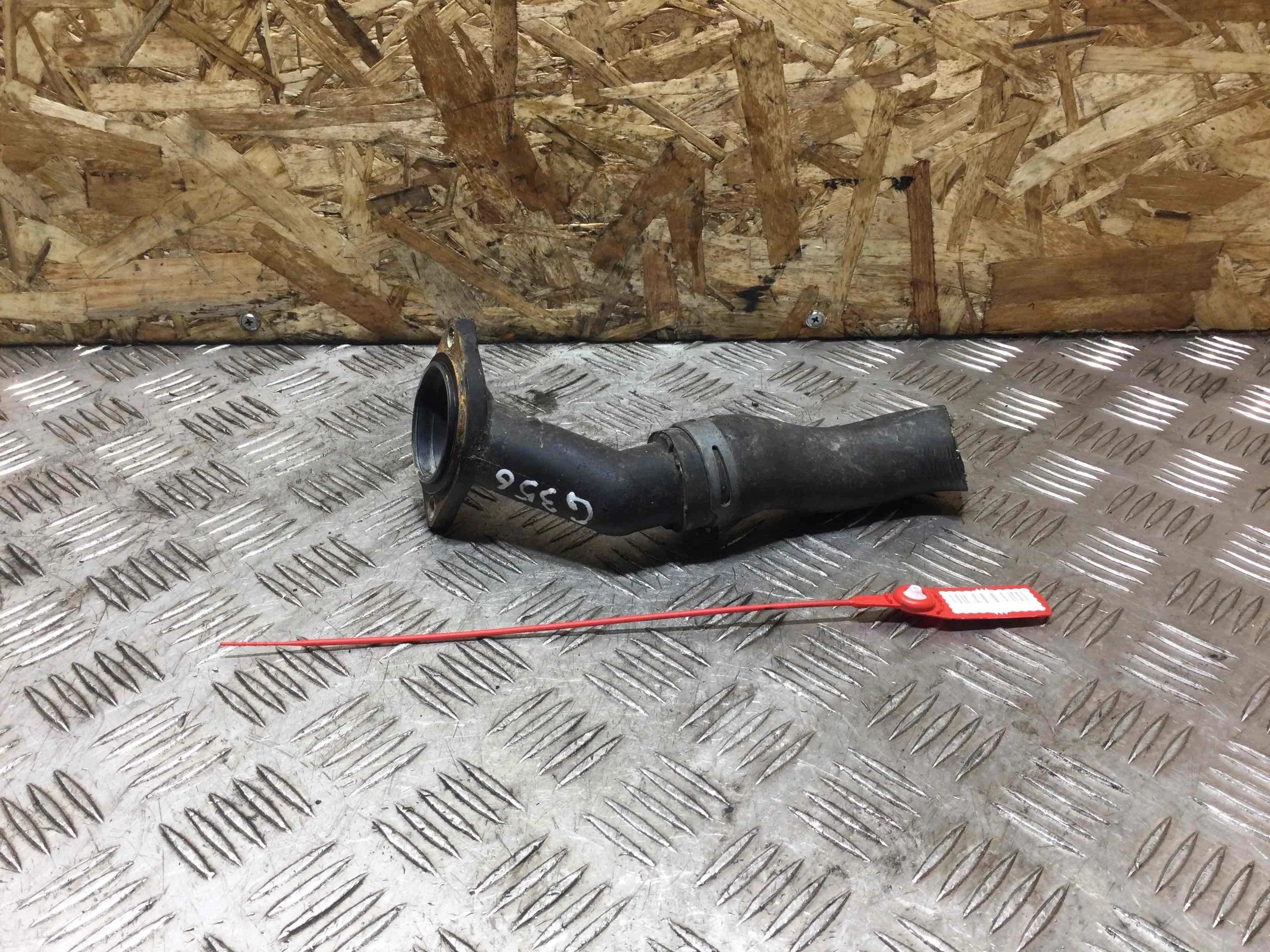 Фланец (тройник) системы охлаждения Volkswagen Bora Bora (1J) 1998 - 2005 бензин 2.0  Механика Седан