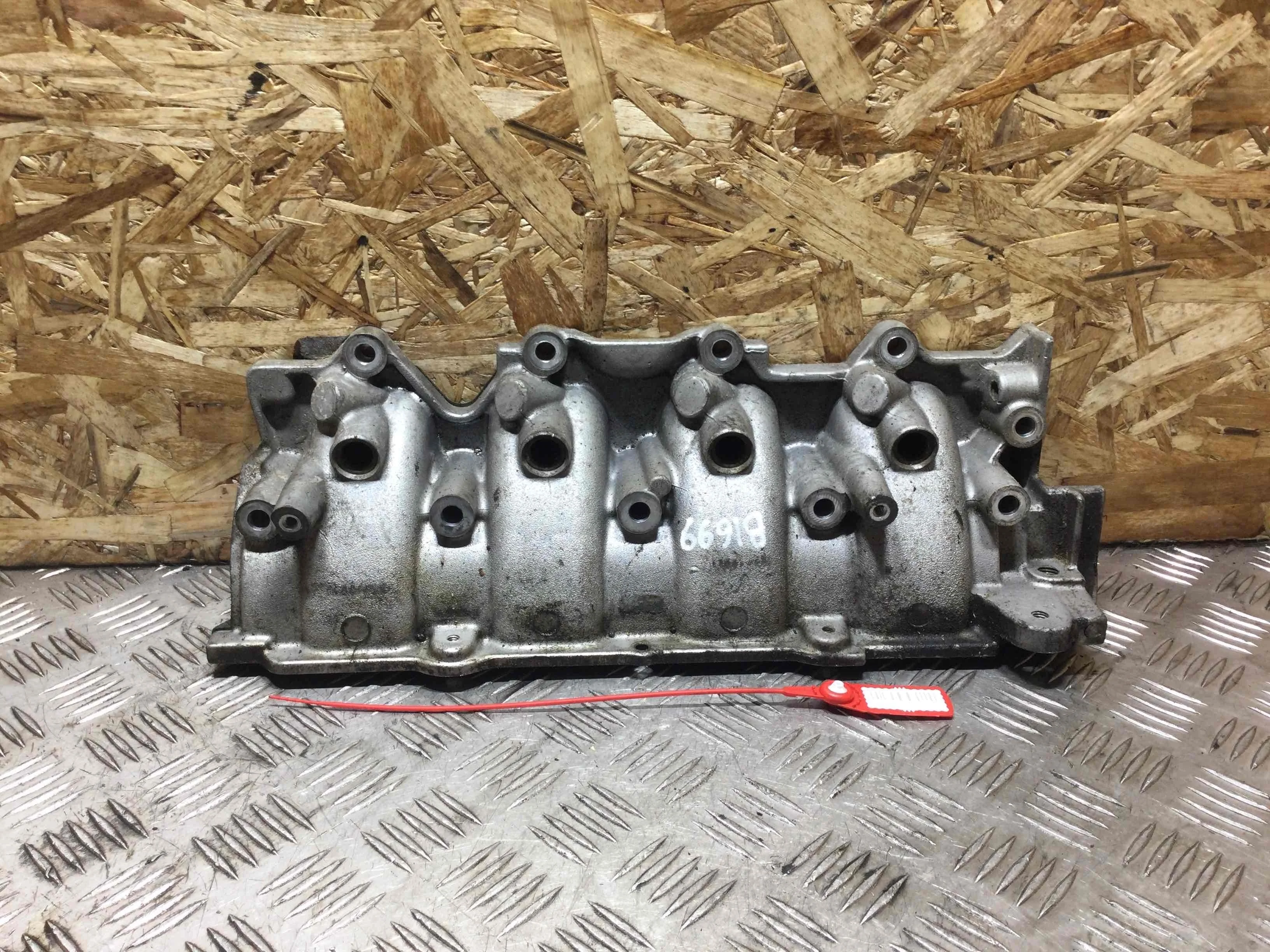 Коллектор впускной Renault Megane 2 поколение [рестайлинг] (2006-2009) бензин 1.6 i Автомат Х/б