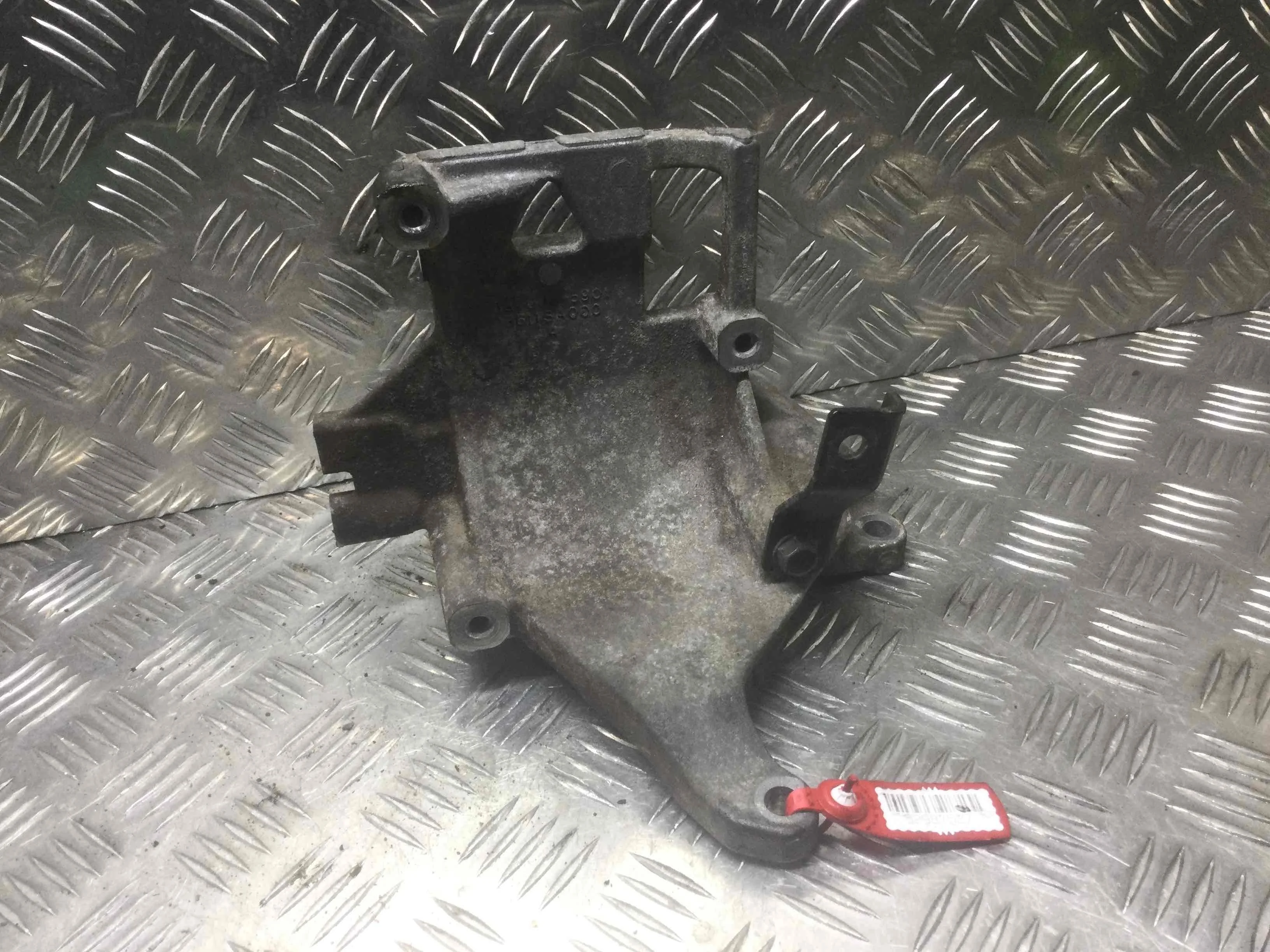 Кронштейн компрессора кондиционера Subaru Forester SG (2002-2005) бензин 2.5 i Механика