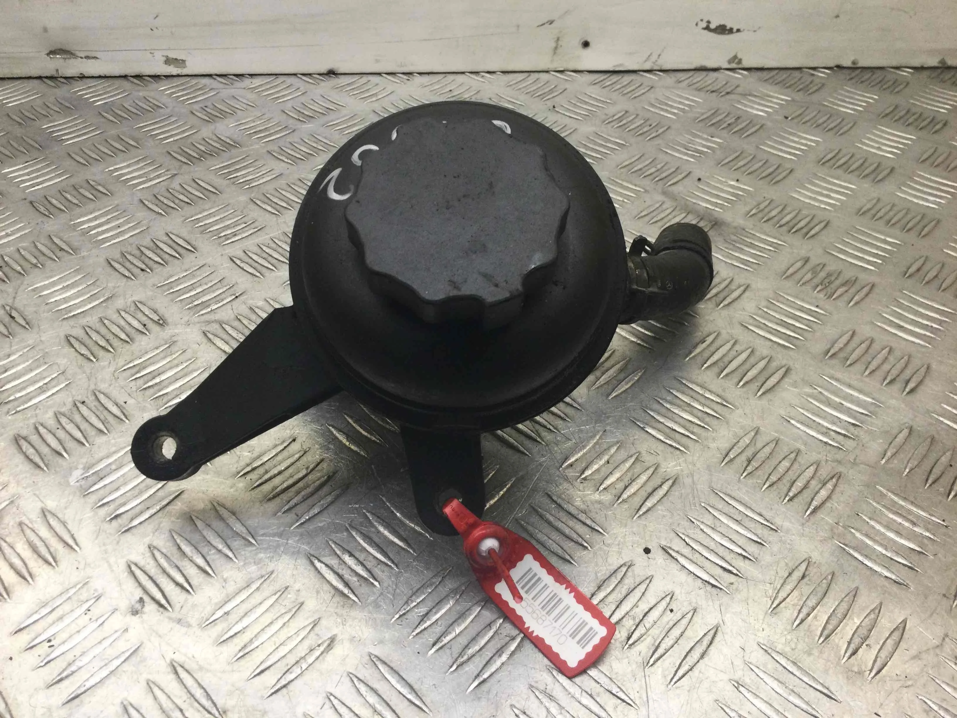 Бачок гидроусилителя Mercedes C-klasse W203/S203/CL203 (2000-2004) дизель 2.2  Автомат Седан