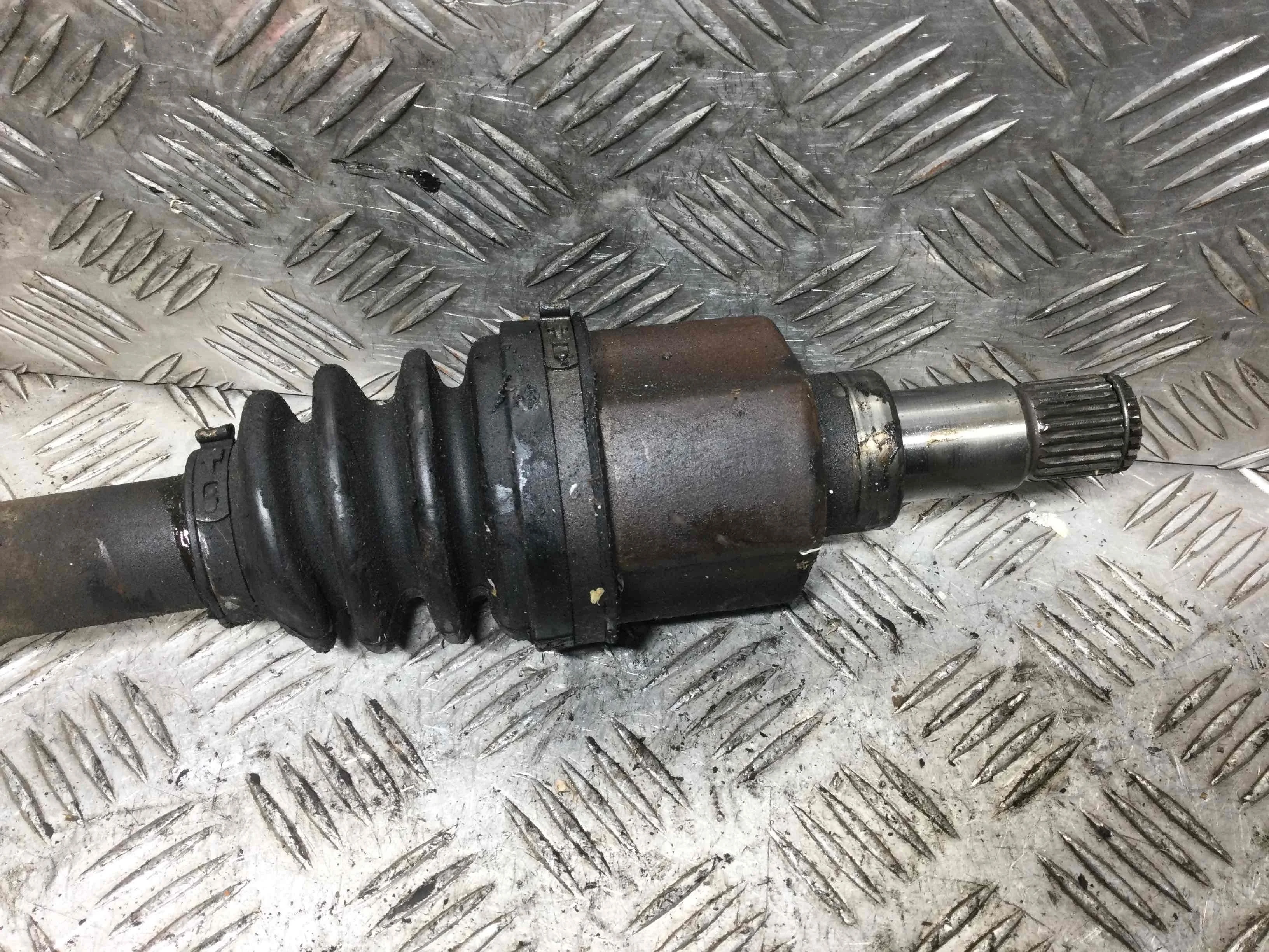 Полуось передняя левая (приводной вал, ШРУС) Ford Focus 1 поколение (1998-2001) бензин 1.8 i Механика 3-дв, купе