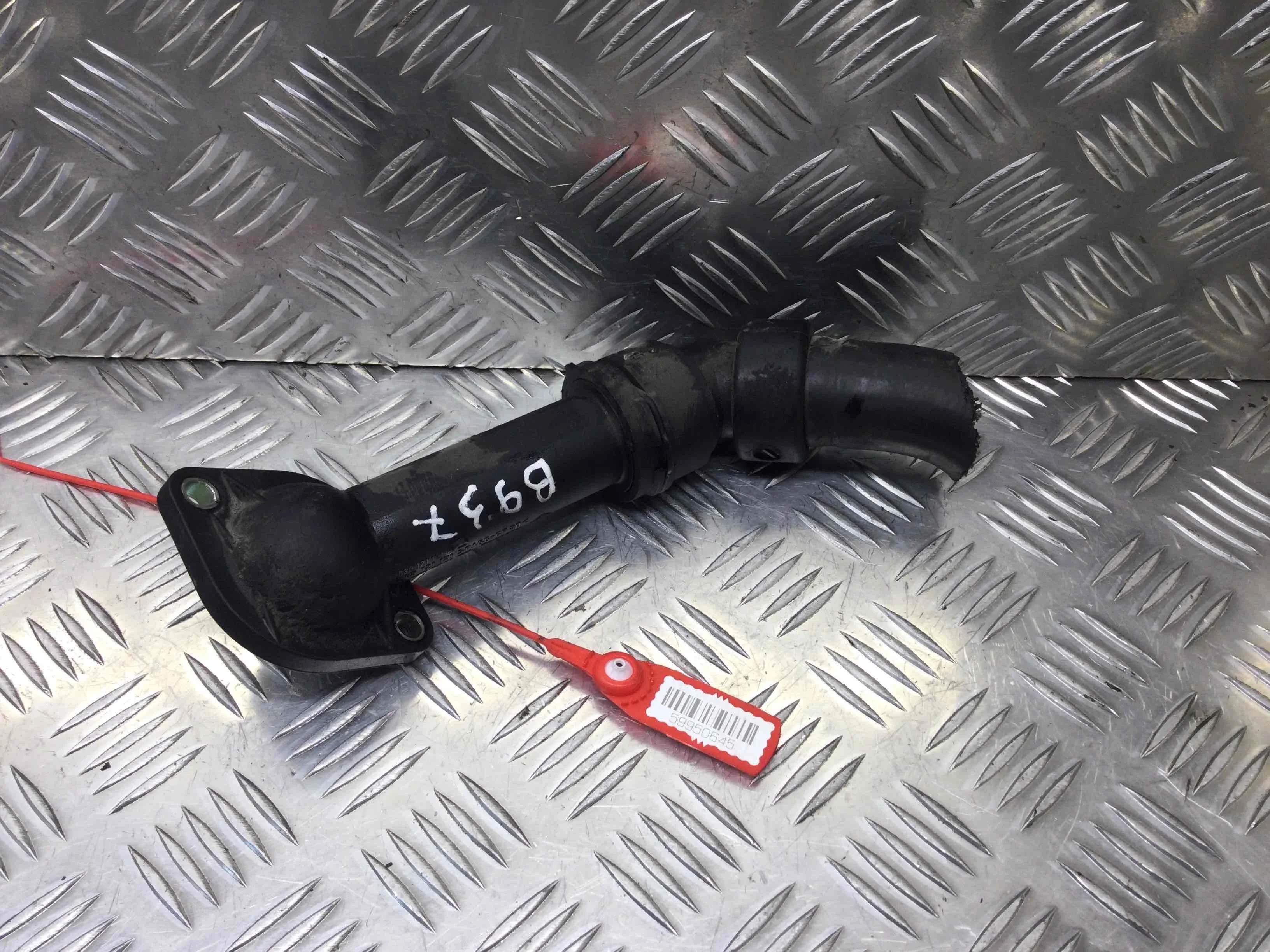 Фланец (тройник) системы охлаждения Audi A4 B6 (2000-2005) дизель 1.9 TDI Механика Седан