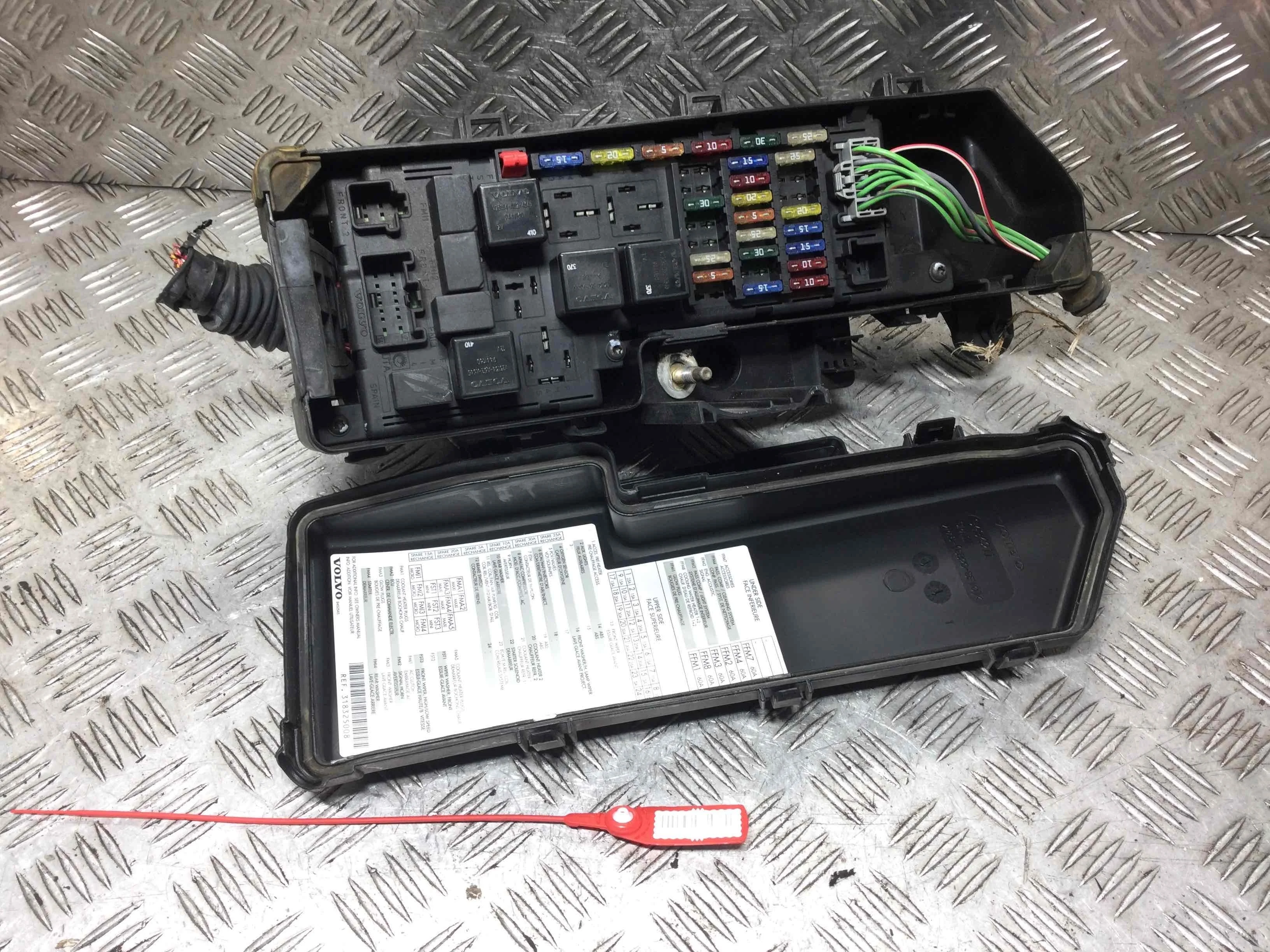 Блок предохранителей Volvo V70 2 поколение (2000-2005) бензин 2.4 i Автомат Универсал