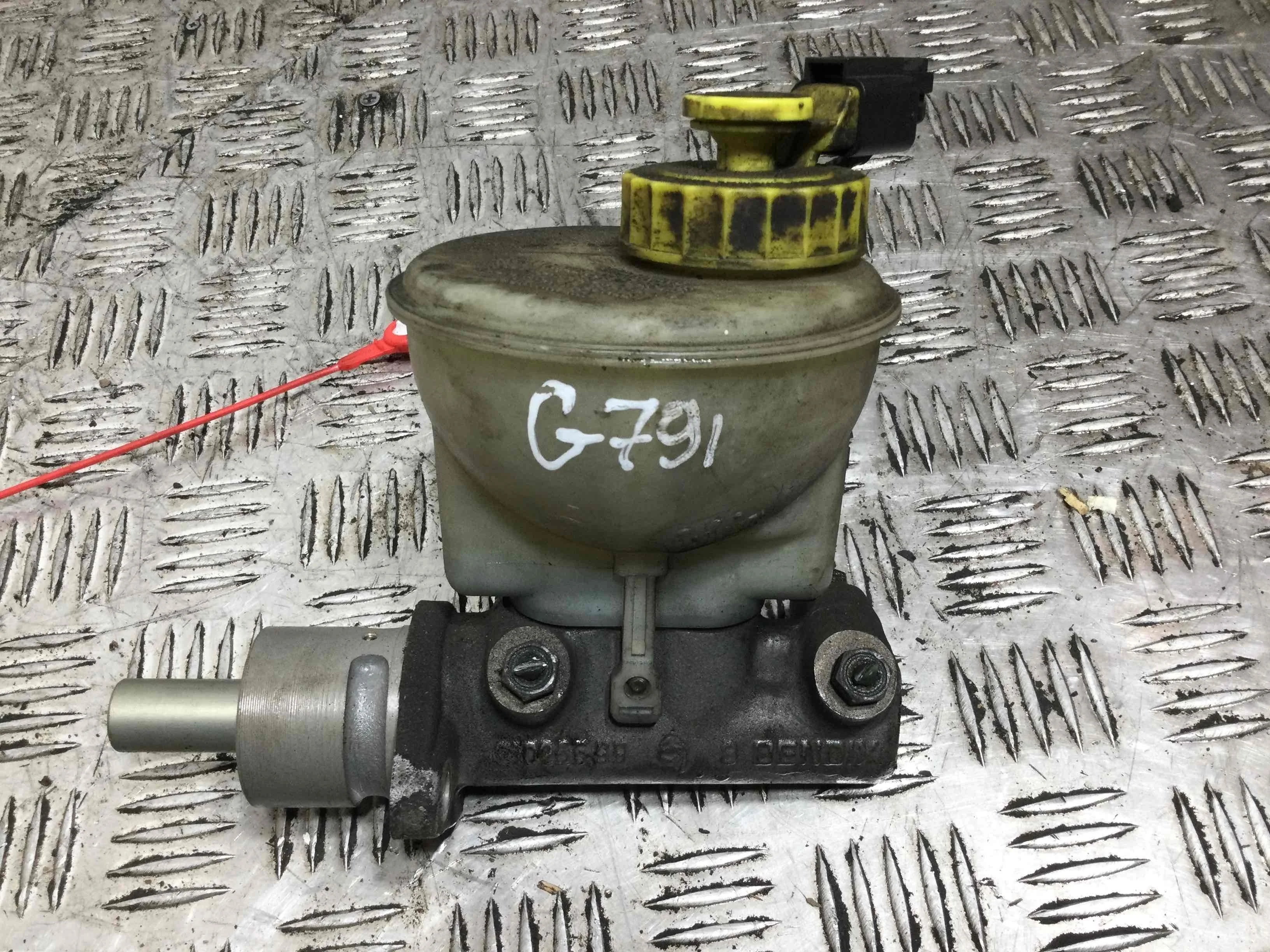 Цилиндр тормозной главный Volkswagen Polo 3 поколение (1994-2001) дизель 1.9 TDI Механика Х/б