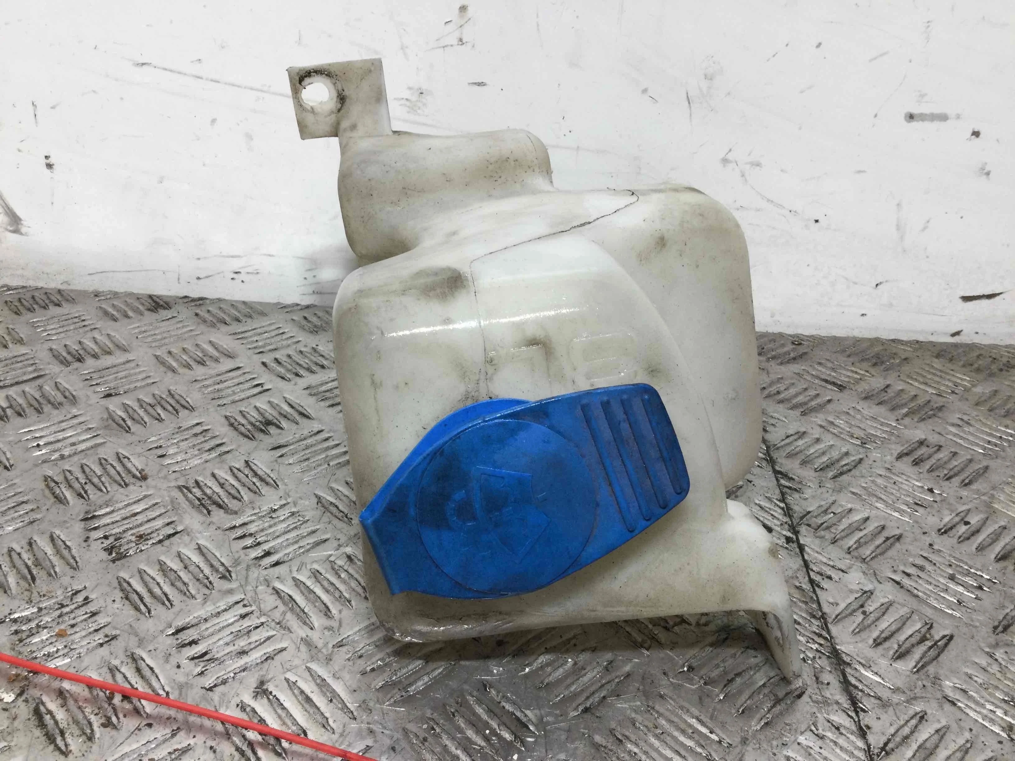 Бачок омывателя Volkswagen Golf 4 поколение (1997-2004) бензин 1.6 i Автомат Х/б