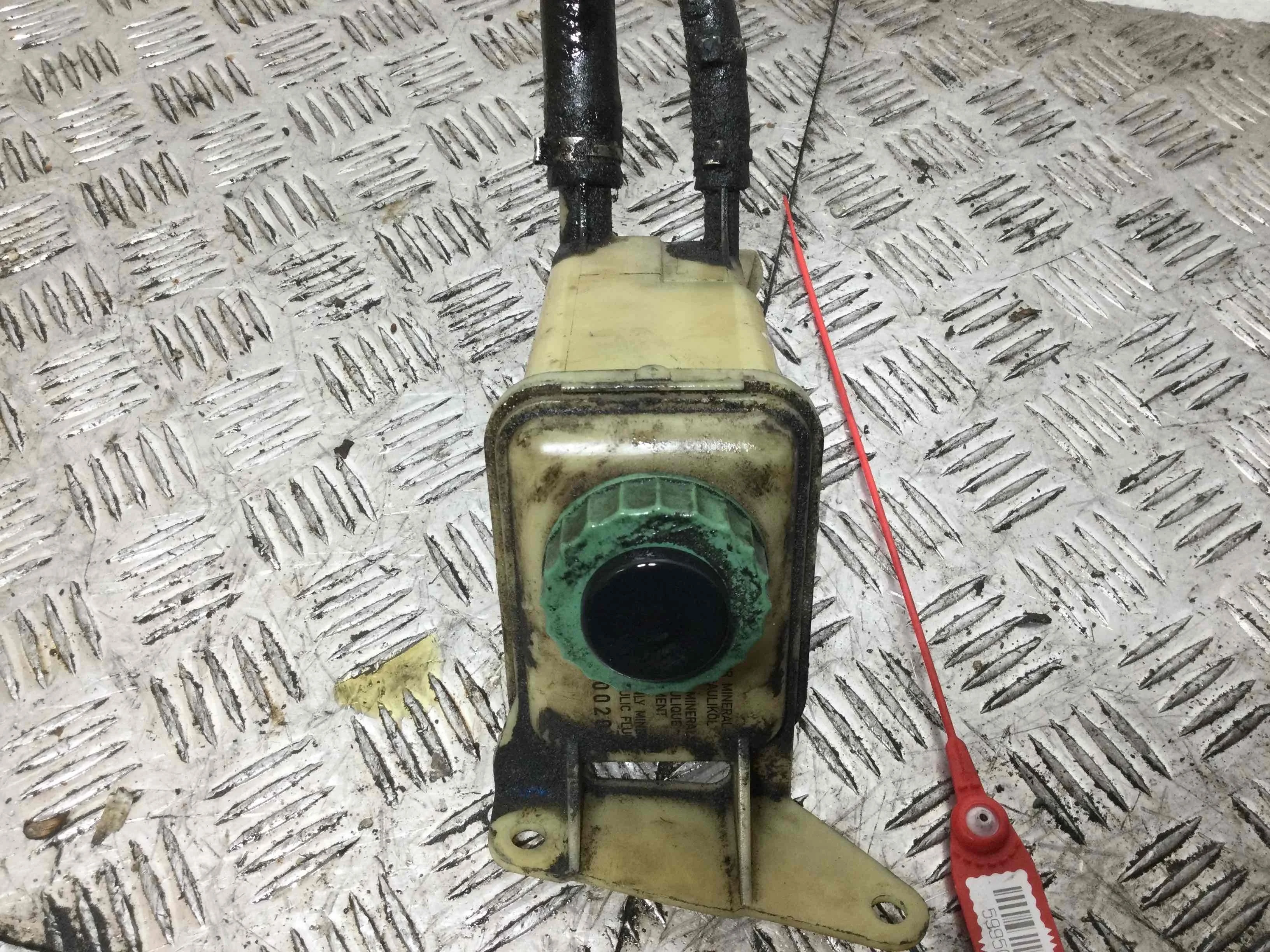 Бачок гидроусилителя Volkswagen Passat B5 (1996-2000) бензин 1.8 i Механика Универсал