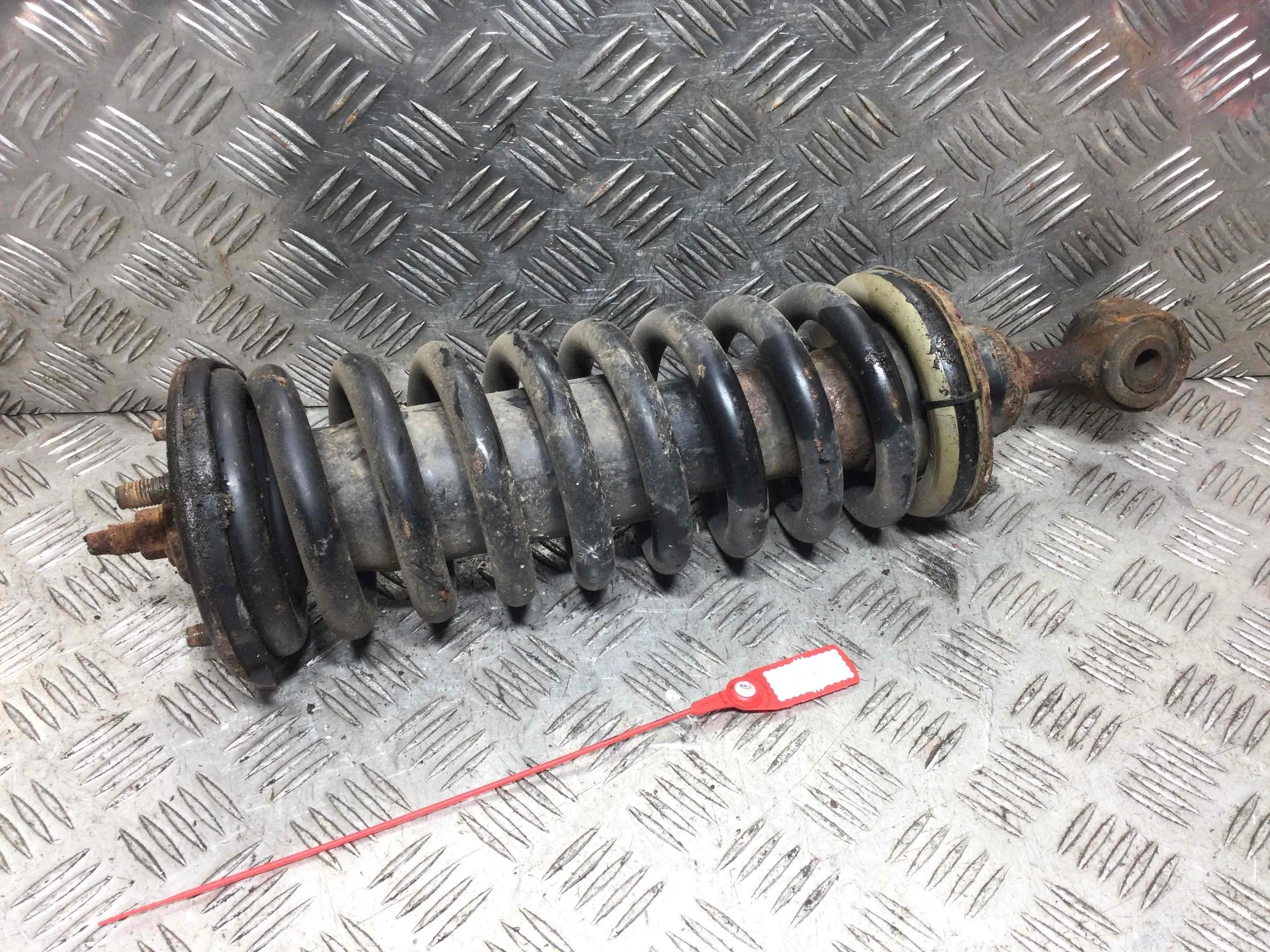 Стойка передняя левая Nissan Navara D40 (2005-2010) дизель 2.5  Механика