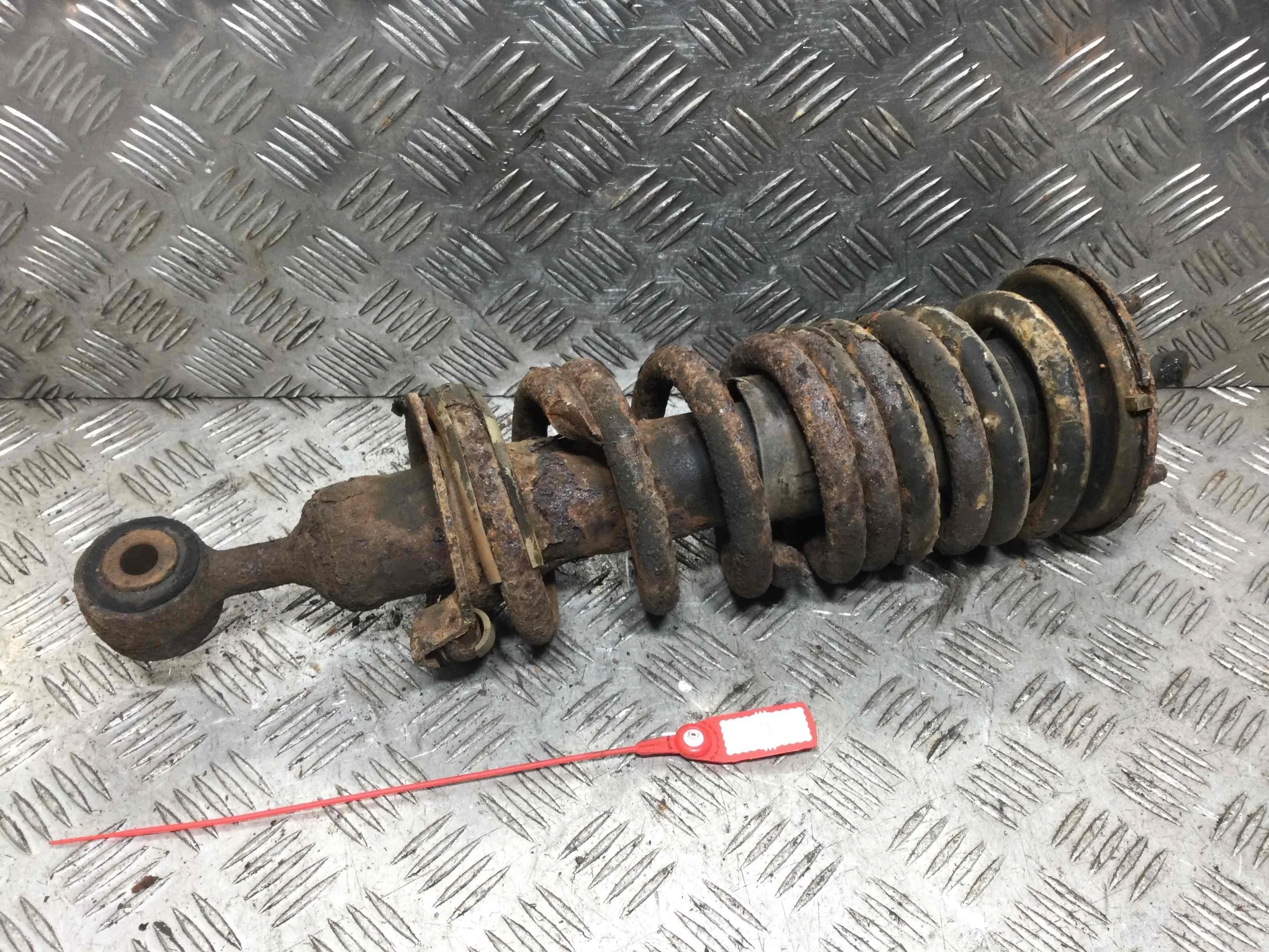 Стойка передняя правая Nissan Navara D40 (2005-2010) дизель 2.5  Механика