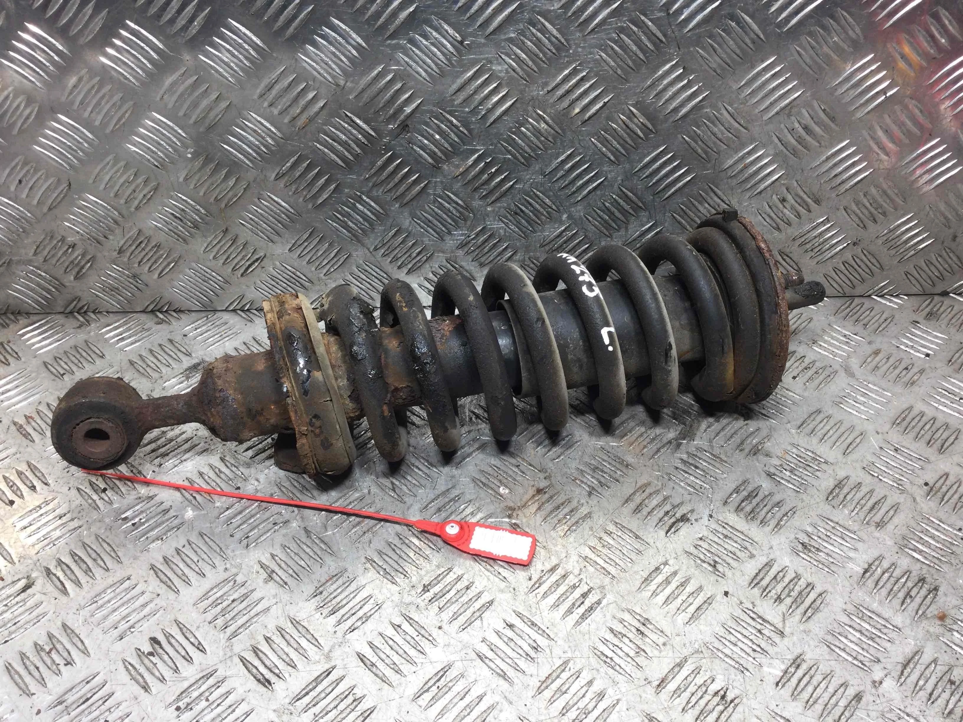 Стойка передняя левая Nissan Navara D40 (2005-2010) дизель 2.5  Механика