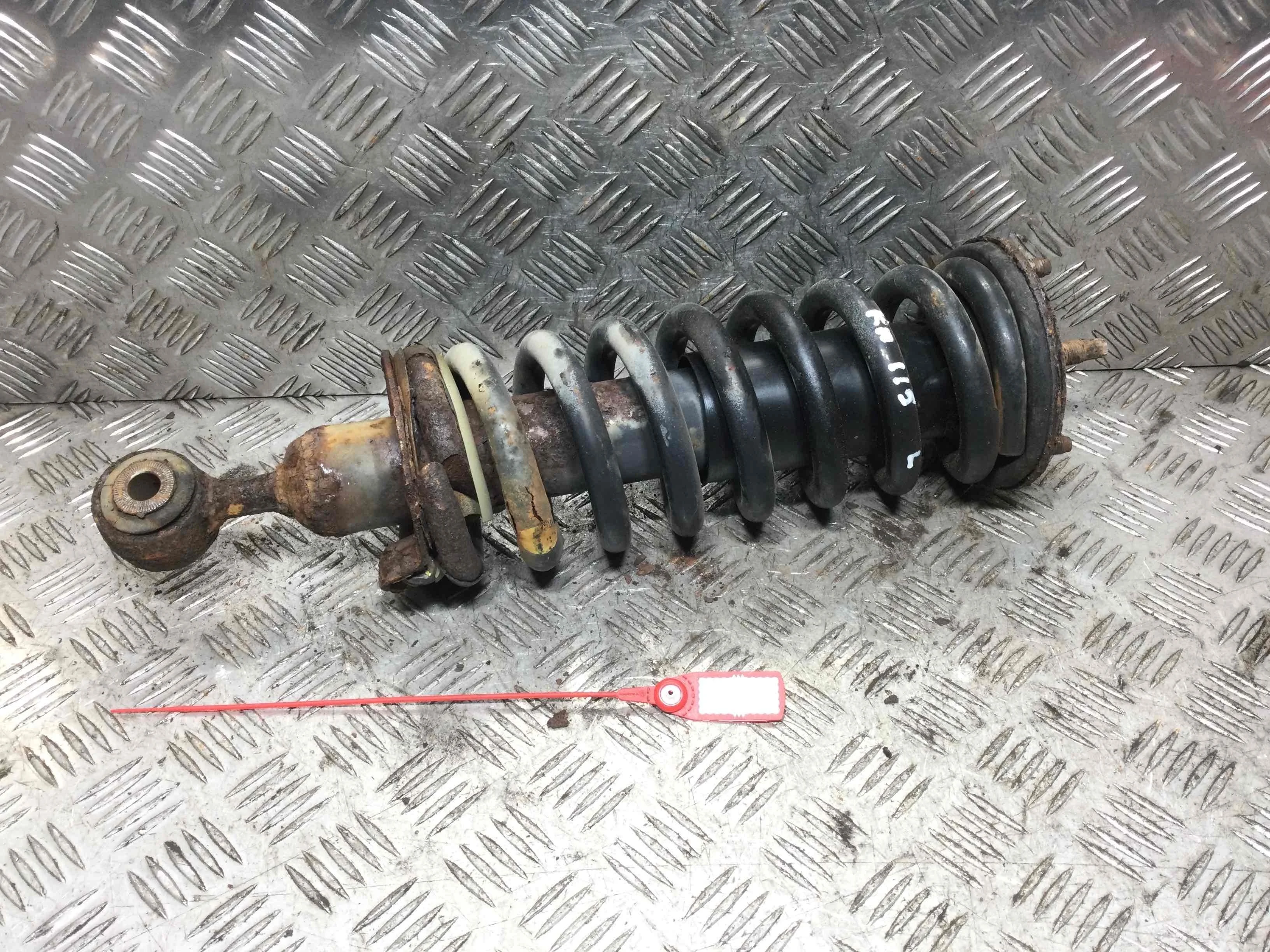 Стойка передняя левая Nissan Navara D40 (2005-2010) дизель 2.5 DCI Механика