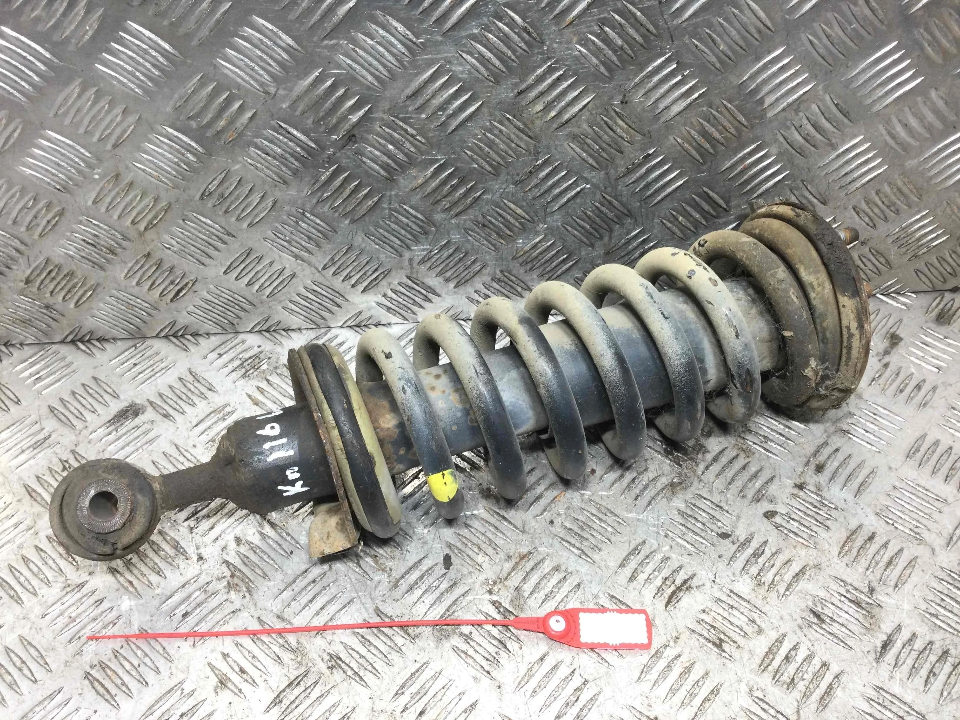 Стойка передняя левая Nissan Navara D40 (2005-2010) дизель 2.5 DCI Механика