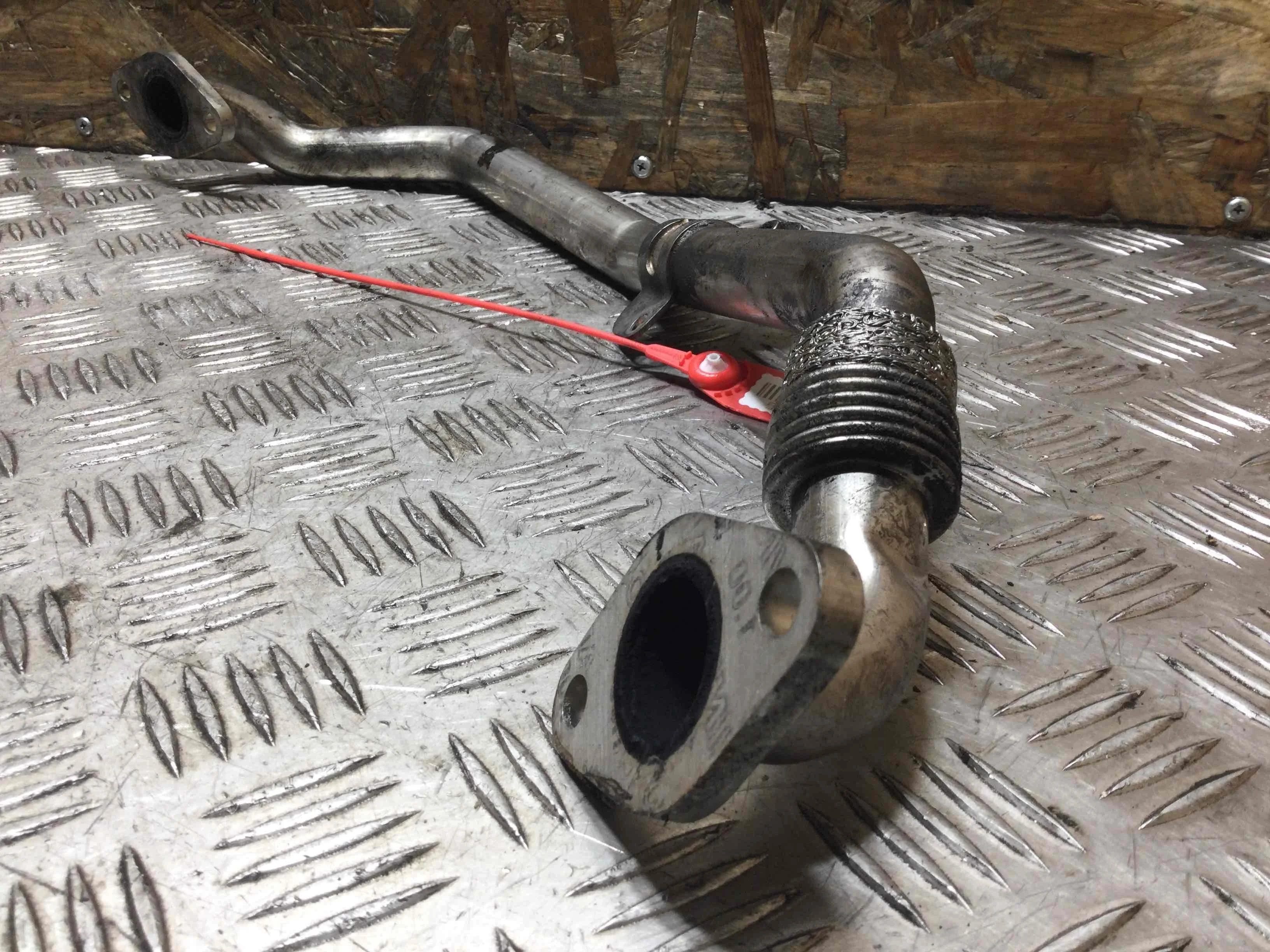 Трубка системы рециркуляции EGR Audi A6 C6/4F (2004-2008) дизель 2.0 TDI Механика Универсал